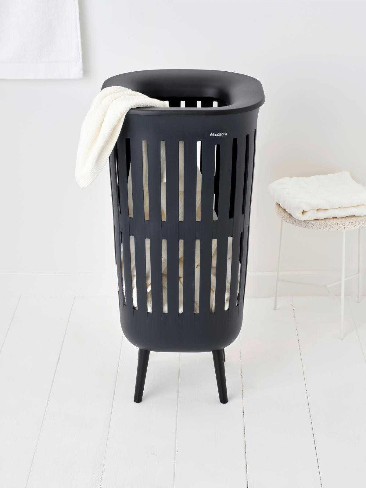 KOŠARA ZA PERILO - črna, Basics, umetna masa (55l) - Brabantia