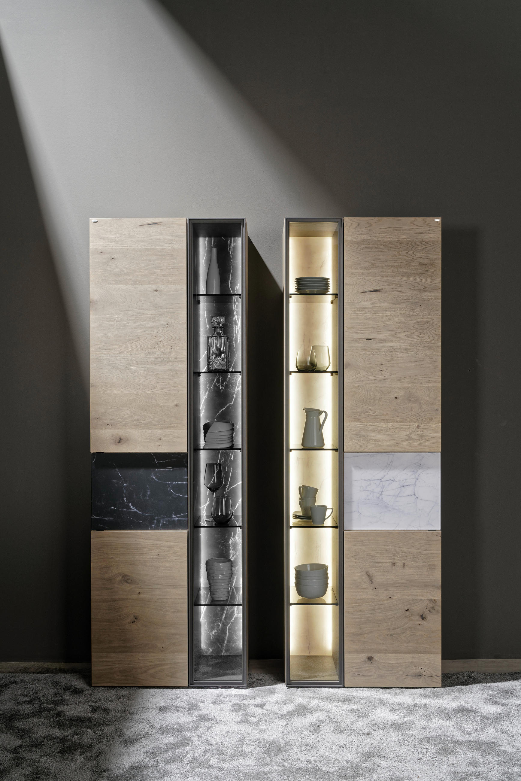 VITRINE Schwarz, Wildeiche 64/194/42,6 cm - Wildeiche/Schwarz, Natur, Glas/Holz (64/194/42,6cm) - Voglauer