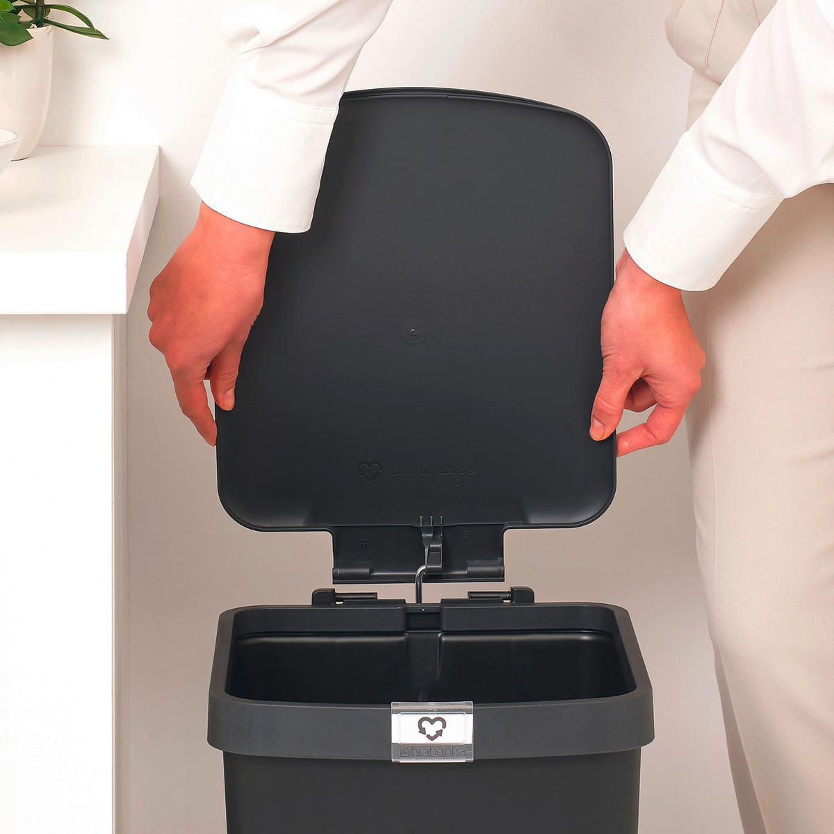 ODPADKOVÝ KOŠ  25 l - Basics, plast (28/40.9/35.2cm) - Brabantia