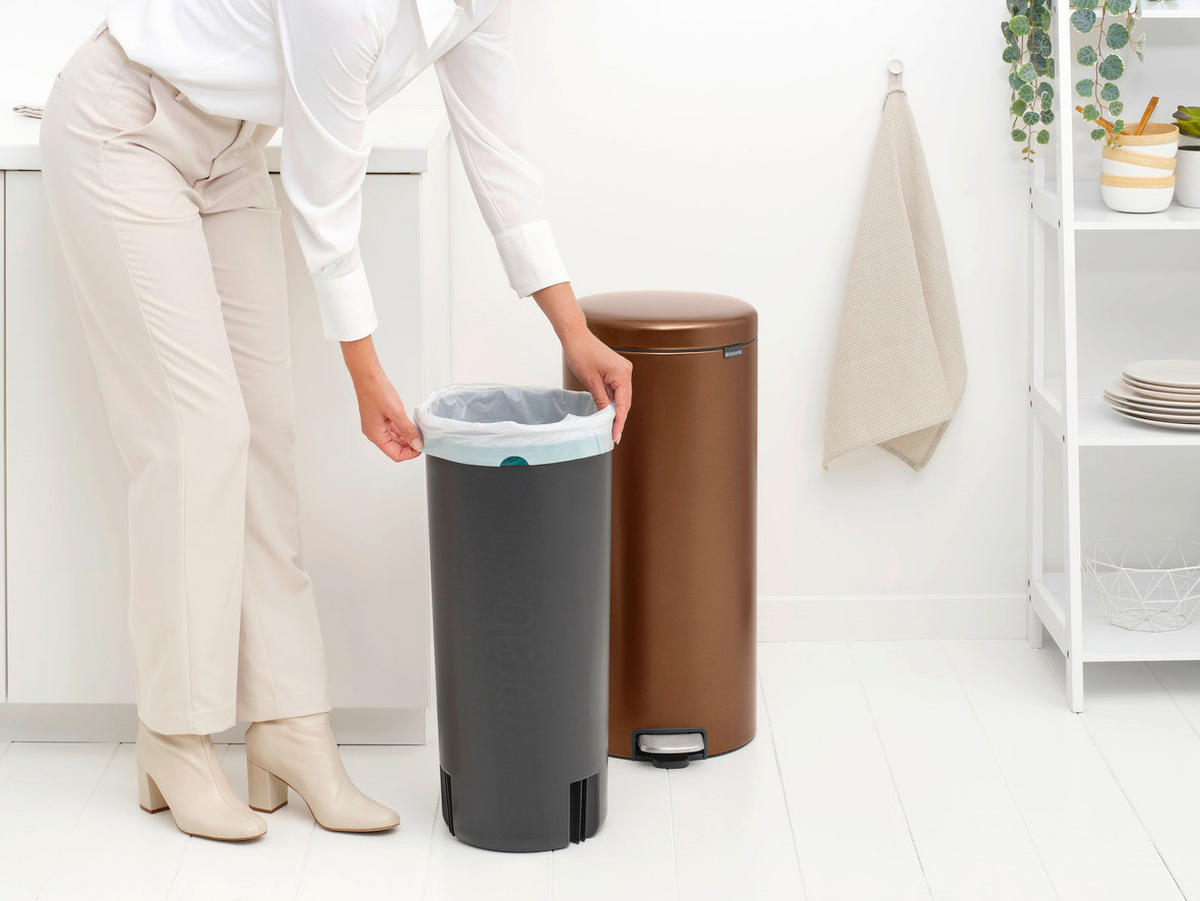 KOŠ S NOŽNOM PAPUČICOM  30 l  New Icon  - brončane boje/antracit, Basics, metal/plastika (29,3/67,9/38cm) - Brabantia