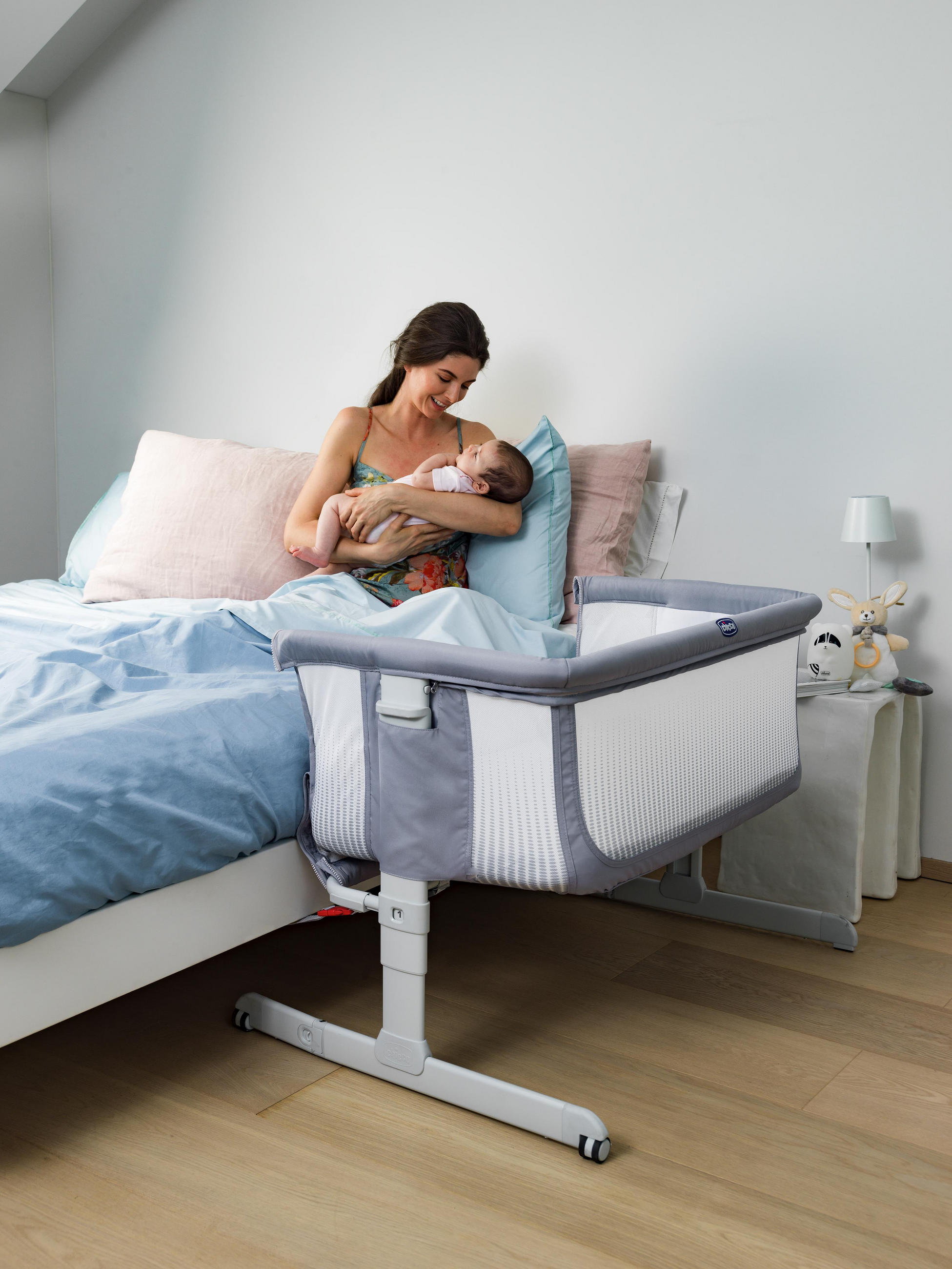 beistellbett next to me