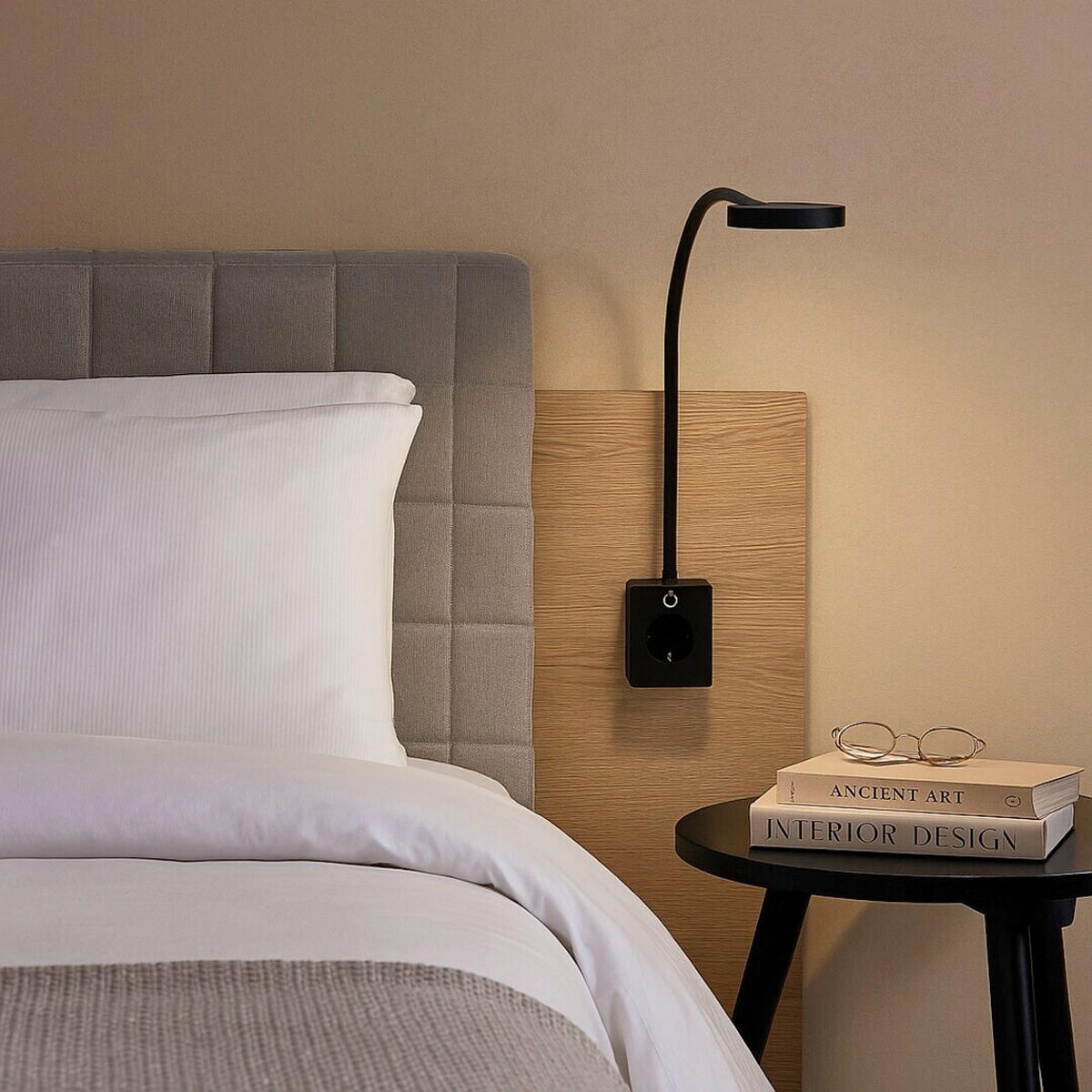 SVETILKA ZA VTIČNICO  TIVRO //3000, 4000, 6000 K// - črna, Basics, umetna masa (6/33.5cm)