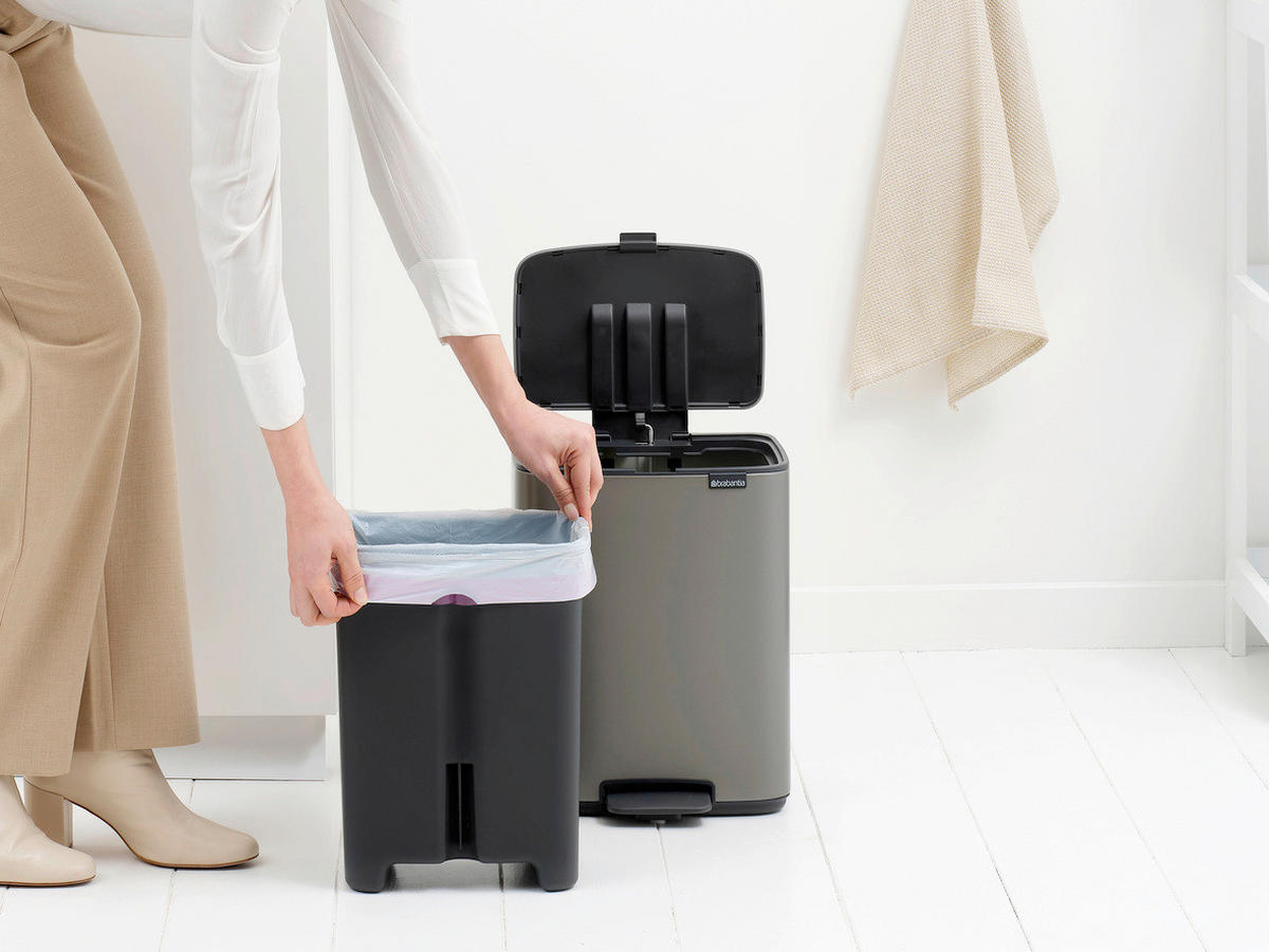 KOŠ S NOŽNOM PAPUČICOM  12 l  Bo  - platinaste boje/antracit, Design, metal/plastika (29/36,5/25,5cm) - Brabantia