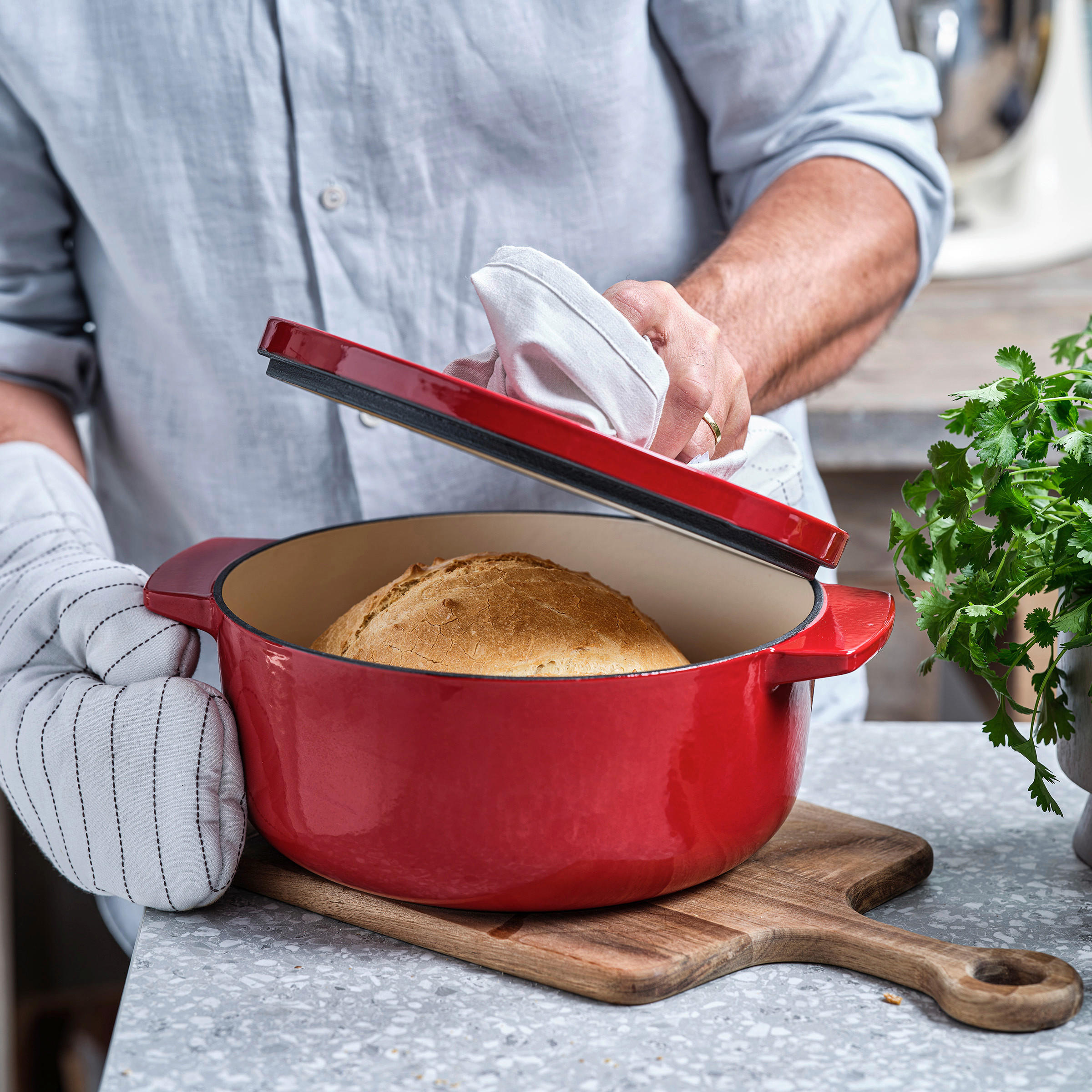 BRÄTER Cast Iron  - Rot/Creme, Basics, Metall (5.2l) - Kitchenaid