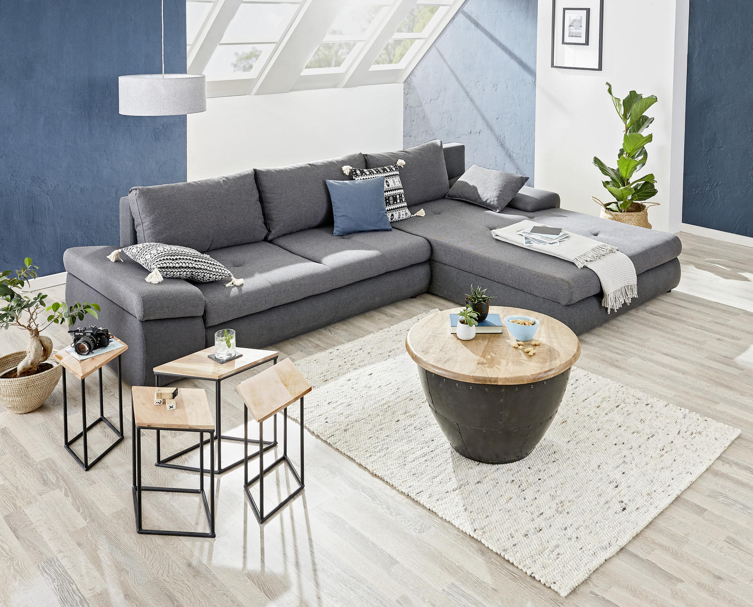 COUCHTISCH Mangoholz massiv 72/72/43 cm rund Braun, Schwarz - Einrichtungsbeispiel