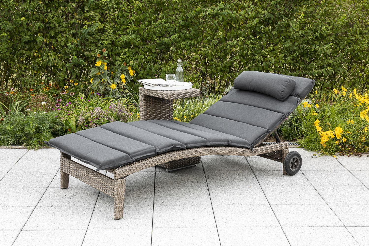 GARTENBEISTELLTISCH Metall, Kunststoff  - Grau, ROMANTIK / LANDHAUS, Kunststoff/Metall (33/64/42cm) - Gardenson