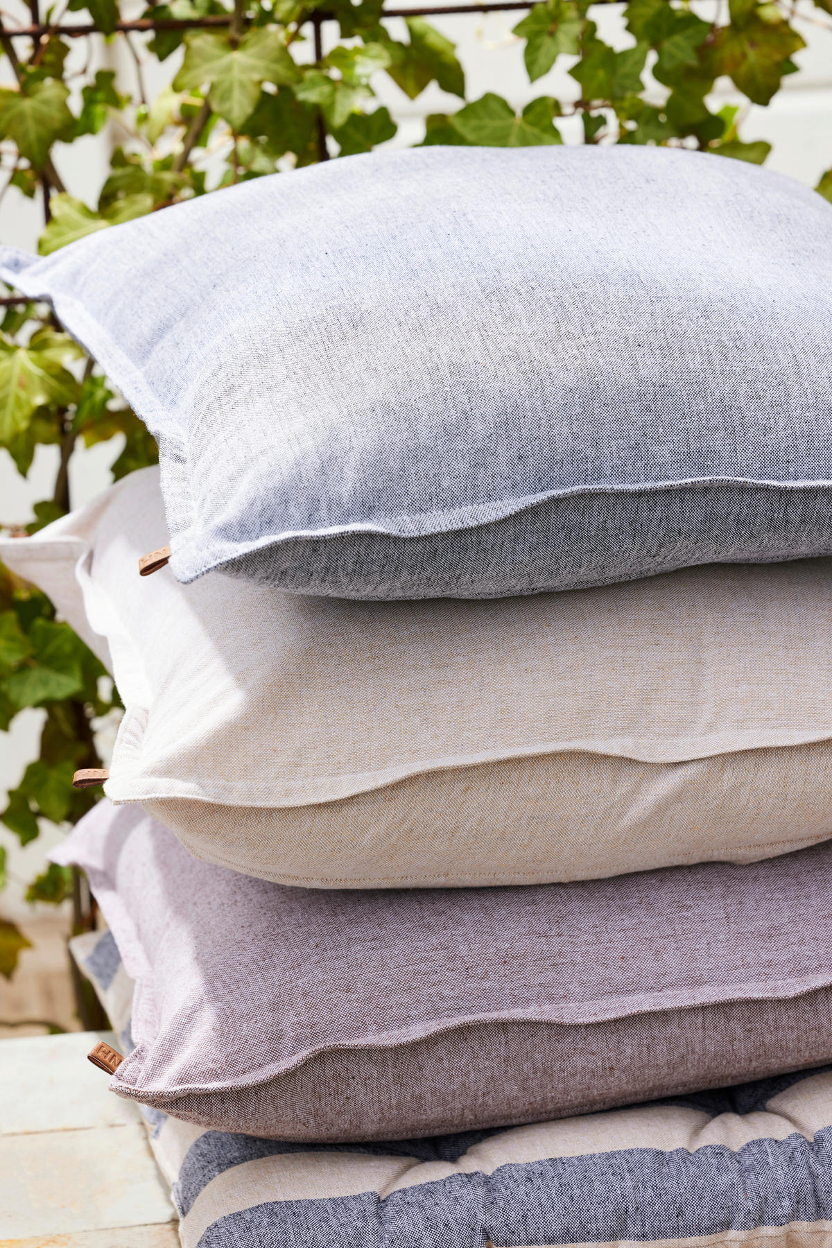 PRYDNADSKUDDE    - Basics (45/45/8cm)