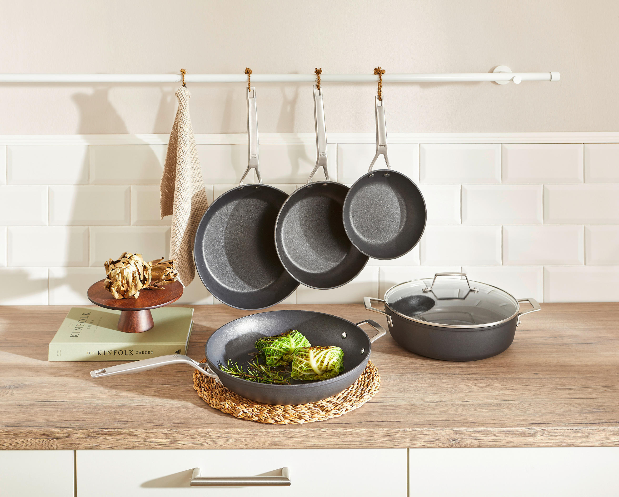 PÁNEV NA SMAŽENÍ  28 cm  - barvy hliníku, Basics, kov (28cm) - Rösle