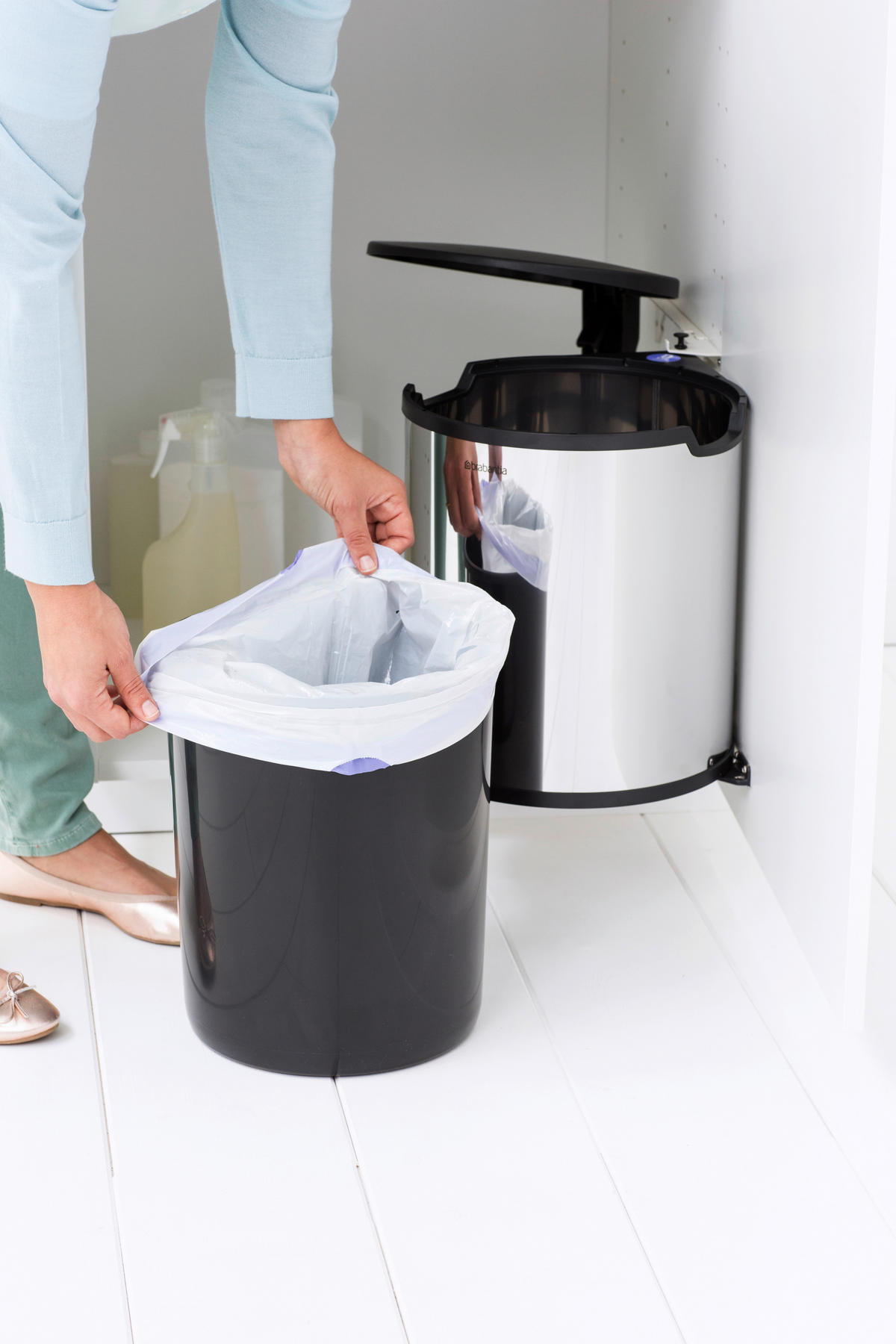 BILLENŐFEDELES SZEMETESVÖDÖR 15 l  - ezüst/fekete, Basics, műanyag/fém (15l) - Brabantia
