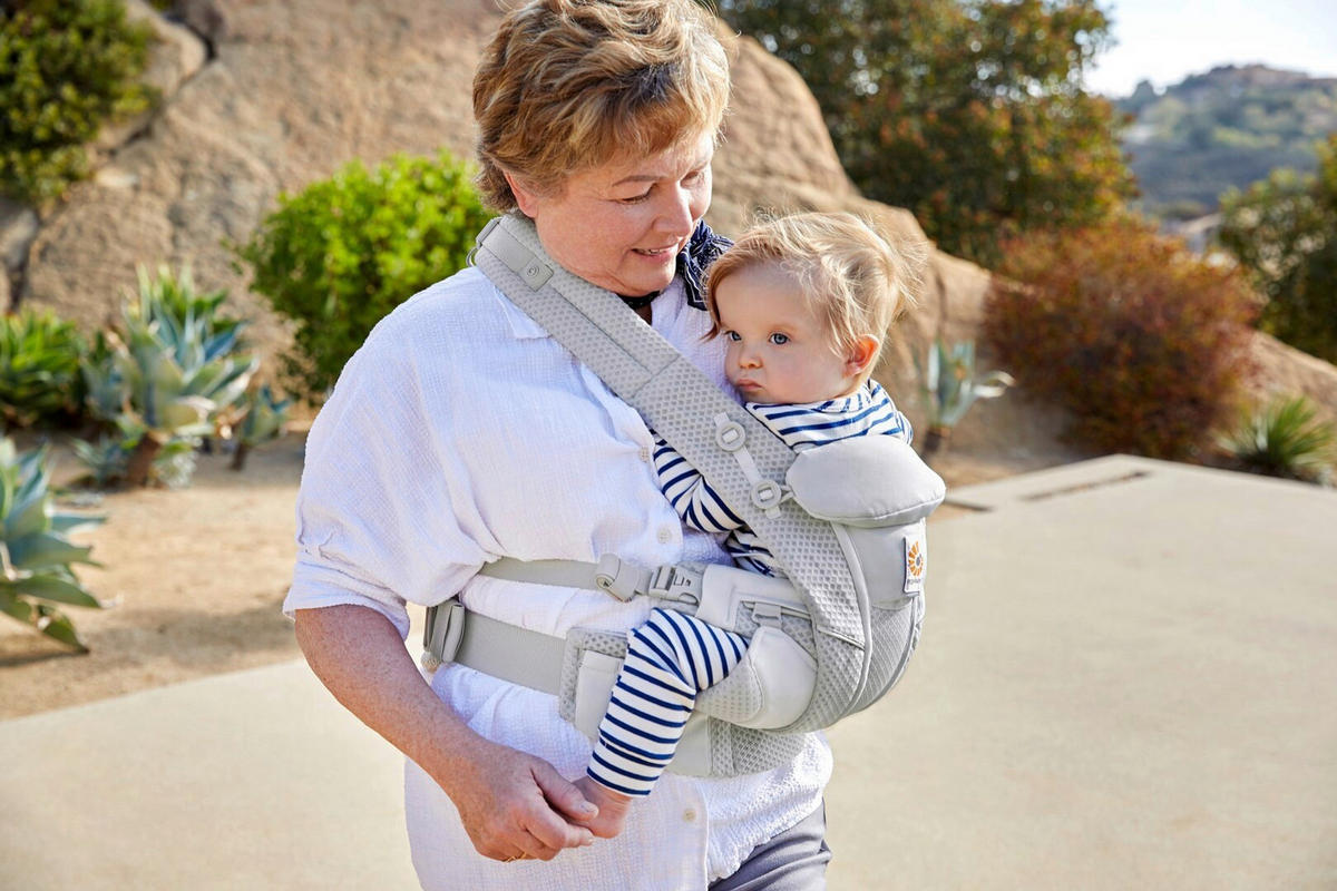 KENGUR NOSILJKA  Omni Breeze  - svetlosiva, Osnovno, tekstil (0,7kg) - Ergo Baby