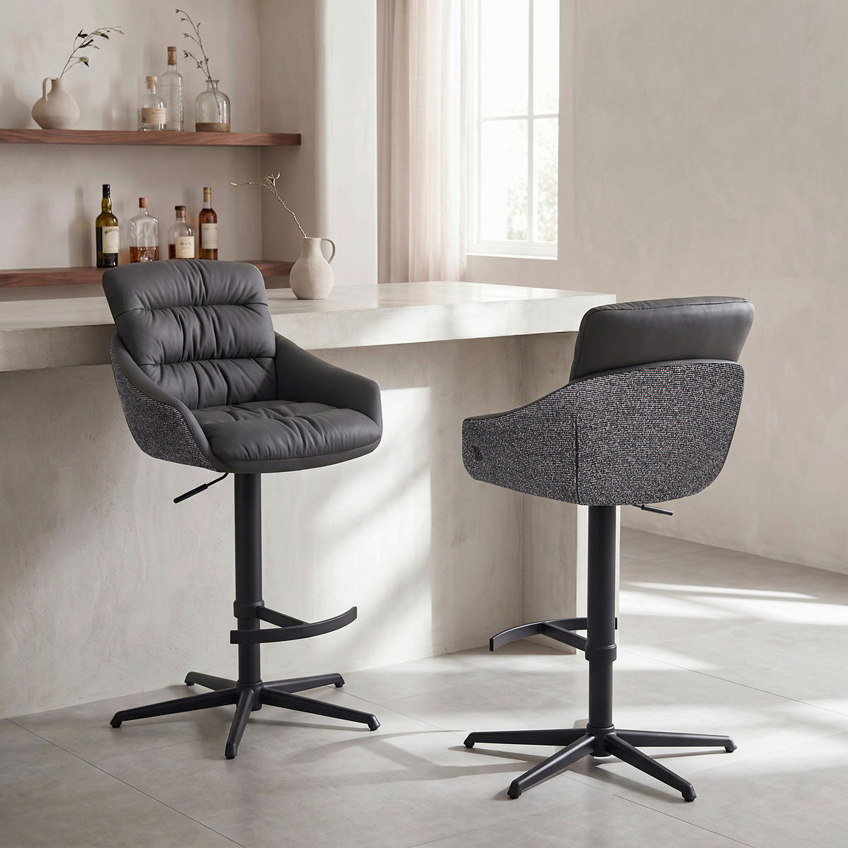 BARHOCKER Webstoff Echtleder Schwarz Stahl Sitzfläche 360° drehbar, inklusive Armlehnen, automatische Rückholfunktion  - Schwarz, Design, Leder/Textil (58/103/120/61cm) - Dieter Knoll
