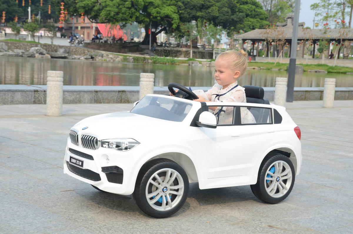 AVTO NA AKOMULATOR BMW X5 - bela, Basics, kovina/umetna masa (133,5/69/60cm)