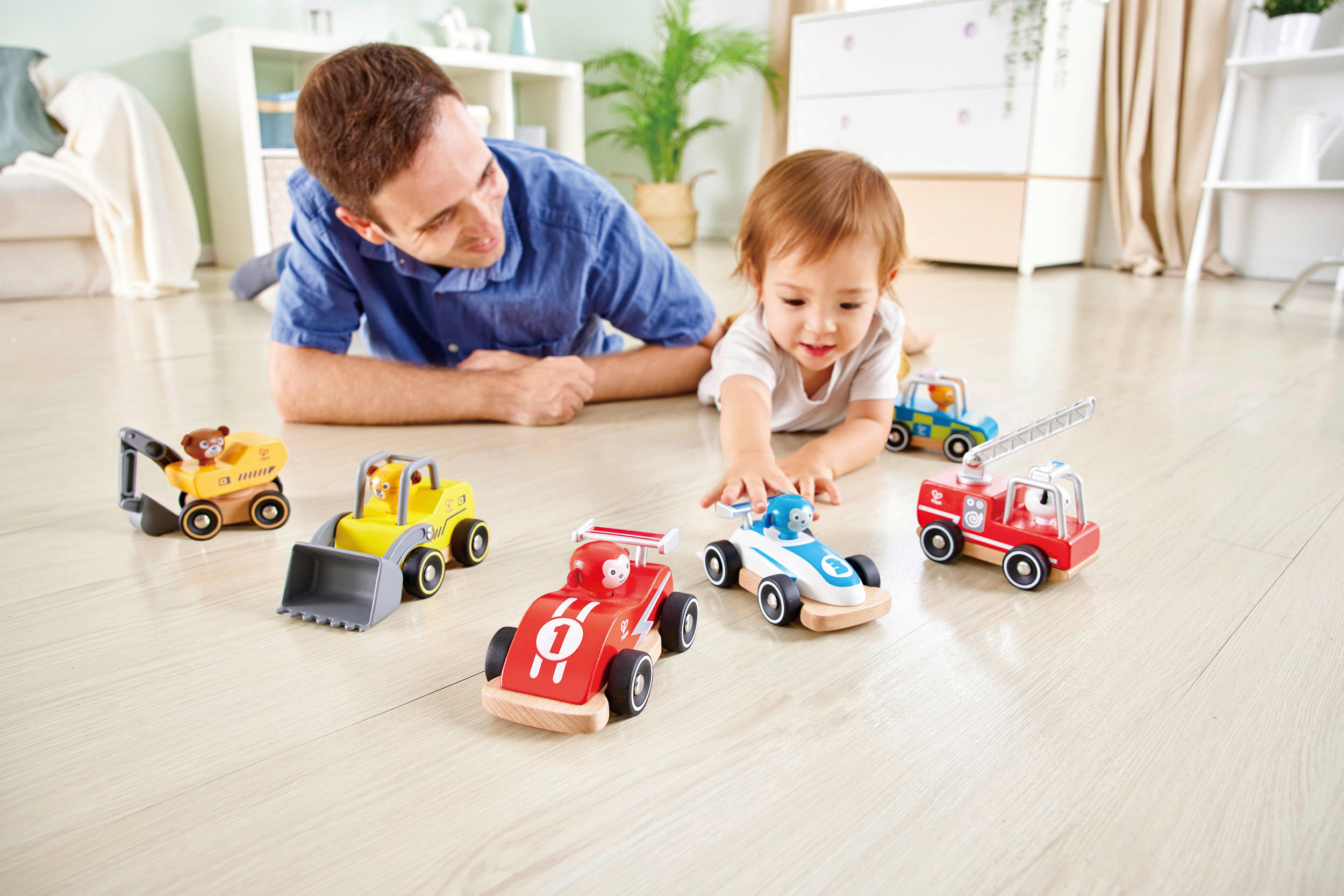 SPIELZEUGAUTO - Basics, Holz/Kunststoff (12/5,8/7,6cm) - Hape
