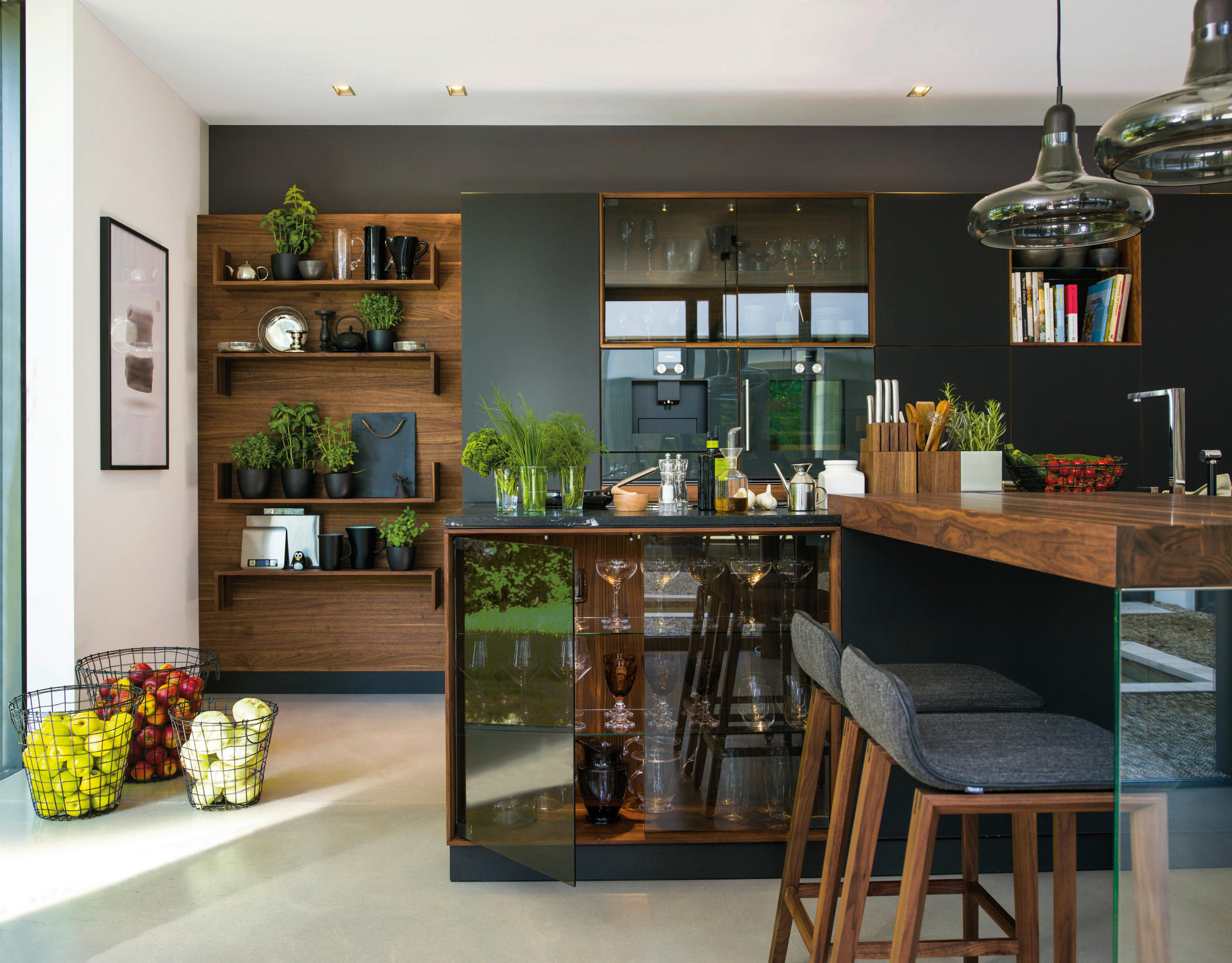 EINBAUKÜCHE   - Nussbaumfarben, Natur, Holz - TEAM 7