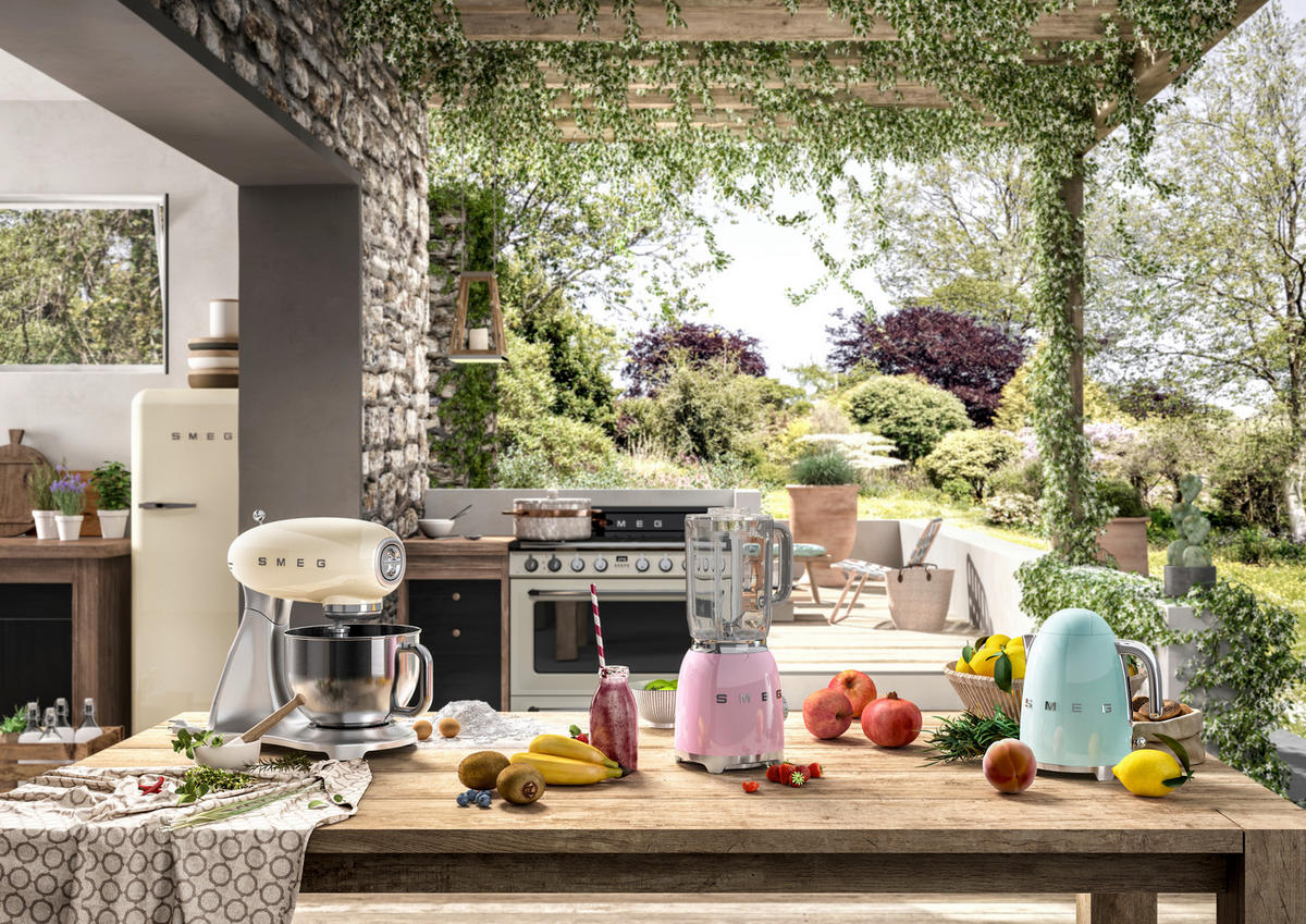 SAMOSTOJEĆI BLENDER BLF01PKEU  - svijetlo ružičasta, Basics, metal (19,7/39,7/16,3cm) - SMEG