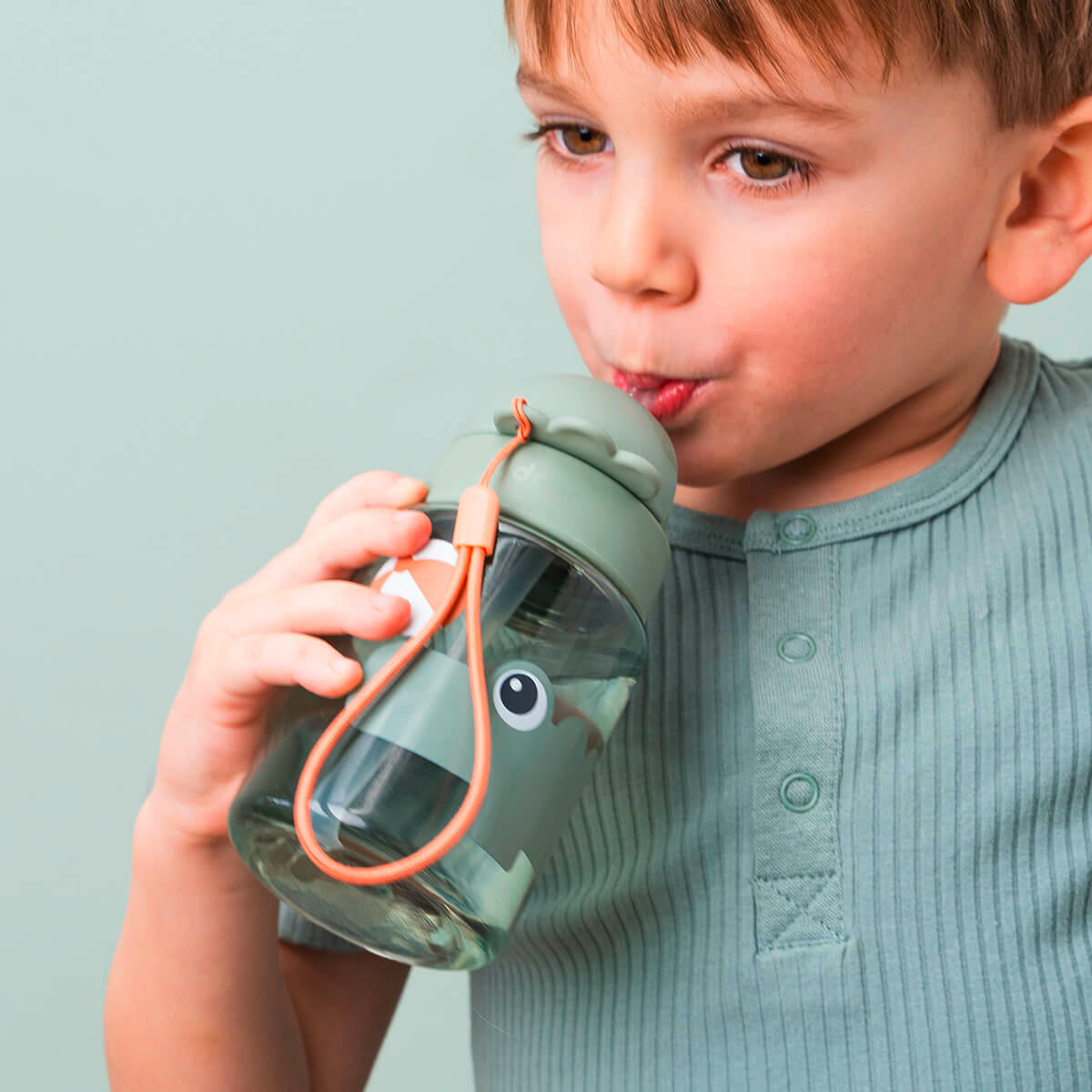 KINDERTRINKFLASCHE  - Salbeigrün/Hellgrün, Basics, Kunststoff (7/7/15cm) - done by deer