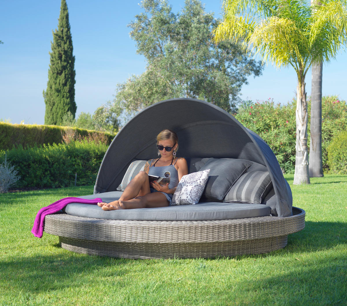 VONKAJŠIA POSTEĽ SO STRIEŠKOU, kov, plast, textil - sivá, Romantik / Landhaus, kov/textil (218/127/218cm) - Amatio