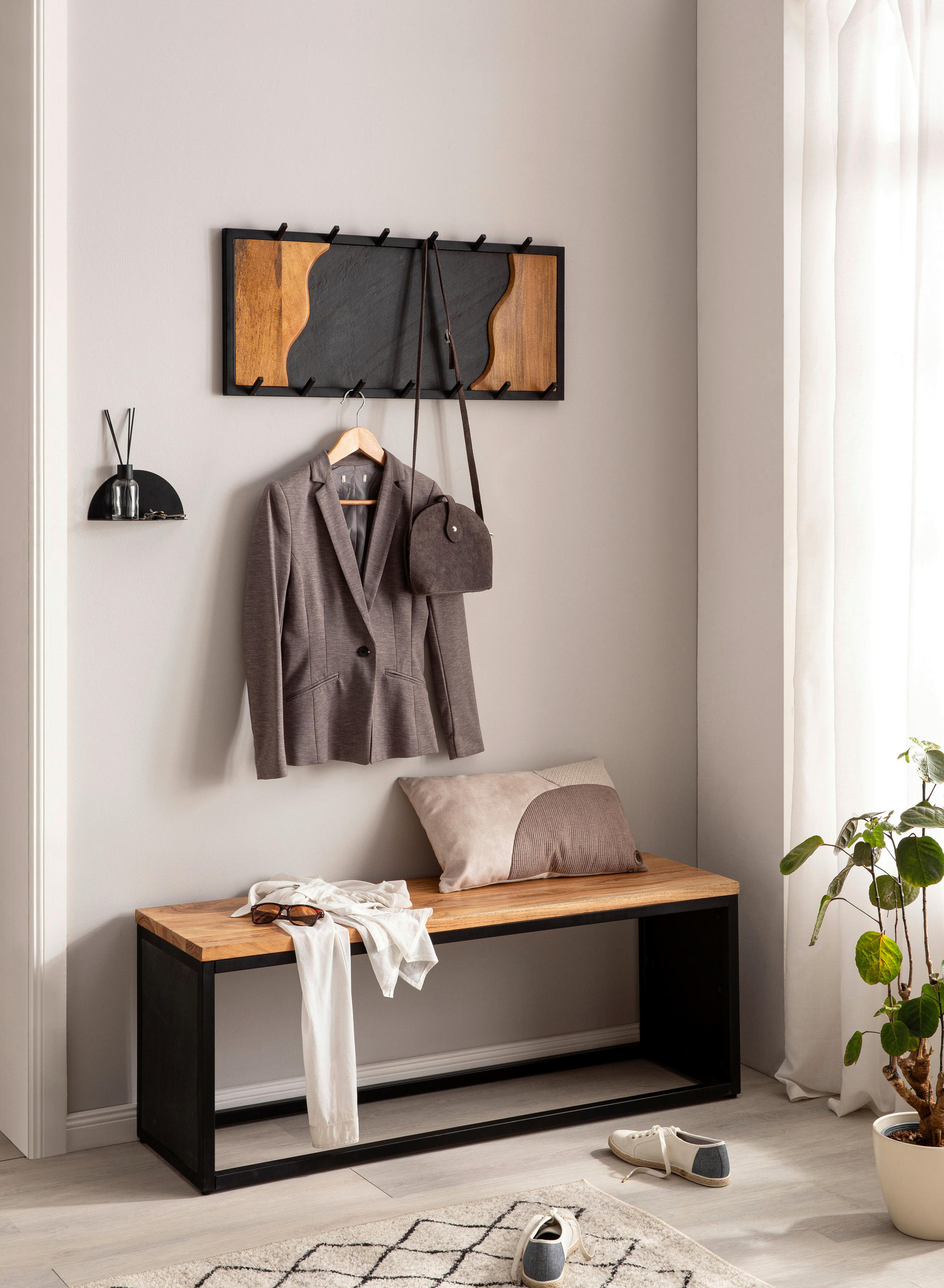 WANDGARDEROBE  in Mangoholz massiv Braun, Schwarz  - Schwarz/Braun, LIFESTYLE, Holz/Kunststoff (80/36/6cm) - MID.YOU