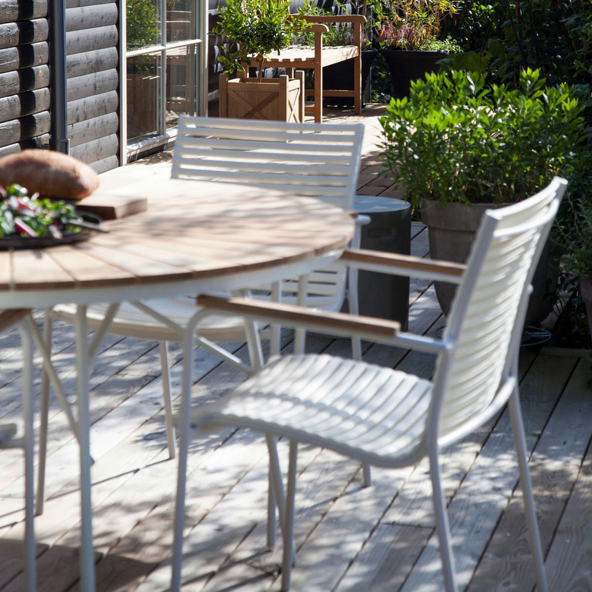 GARTENSTUHL Kunststoff Weiß  - Weiß/Teakfarben, Natur, Holz/Kunststoff (60/84/56cm) - Gardenson