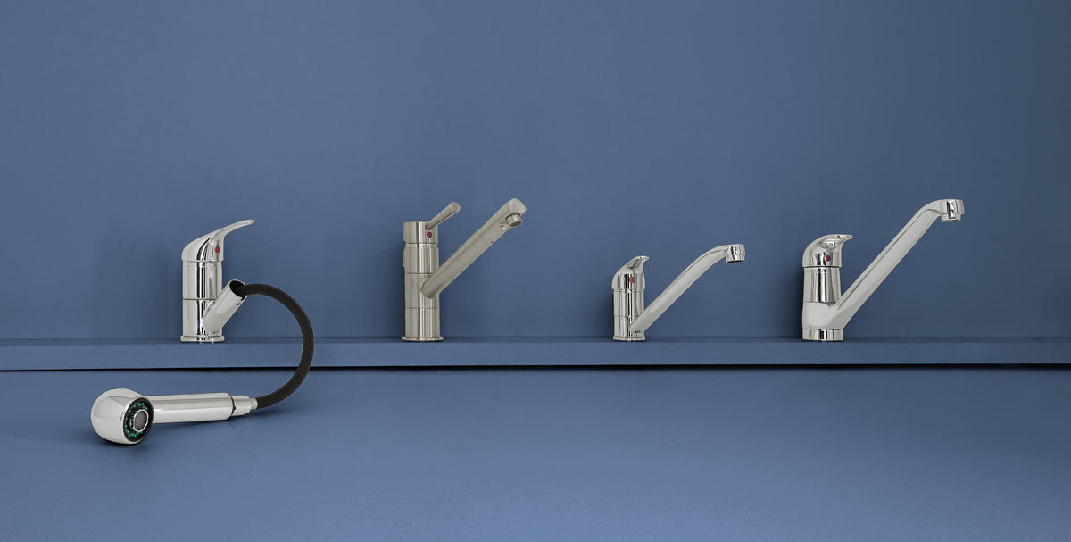 KUHINJSKA ARMATURA - barve kroma, kovina/umetna masa (4,5/14,5/24,5cm)