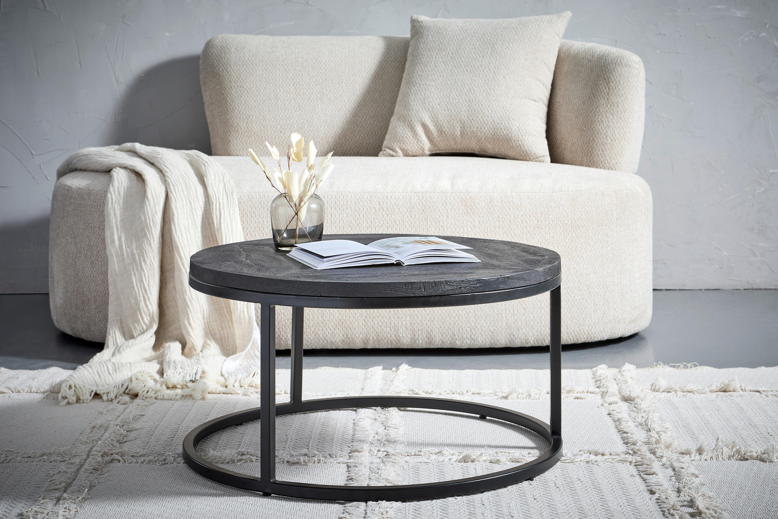 Nassau Couchtisch Mangoholz vollmassiv rund Schwarz  - Schwarz, Design, Holz/Metall (70/36/70cm) - Livetastic