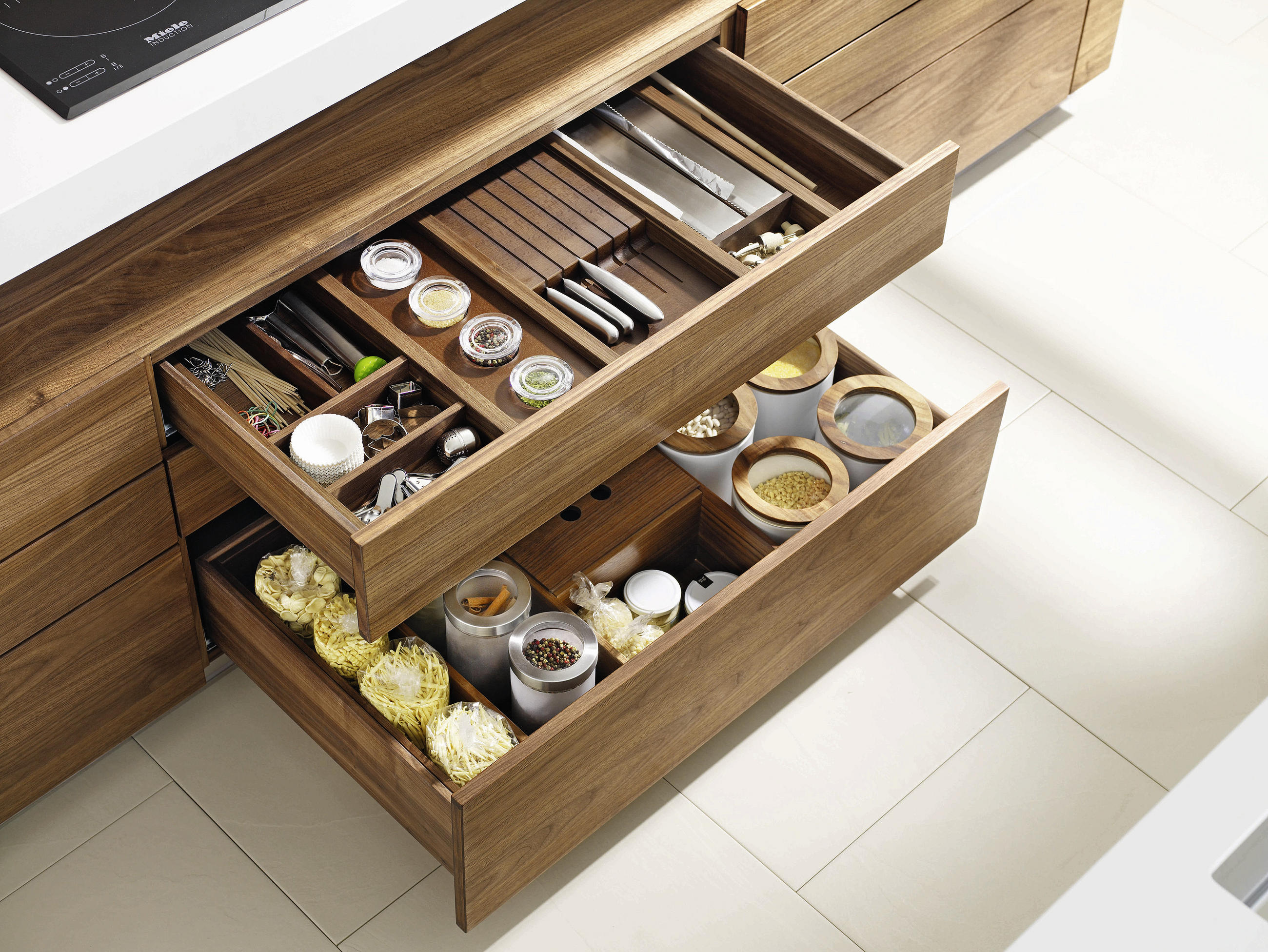 EINBAUKÜCHE K7  - Nussbaumfarben/Weiß, Design, Glas/Holz - Team 7