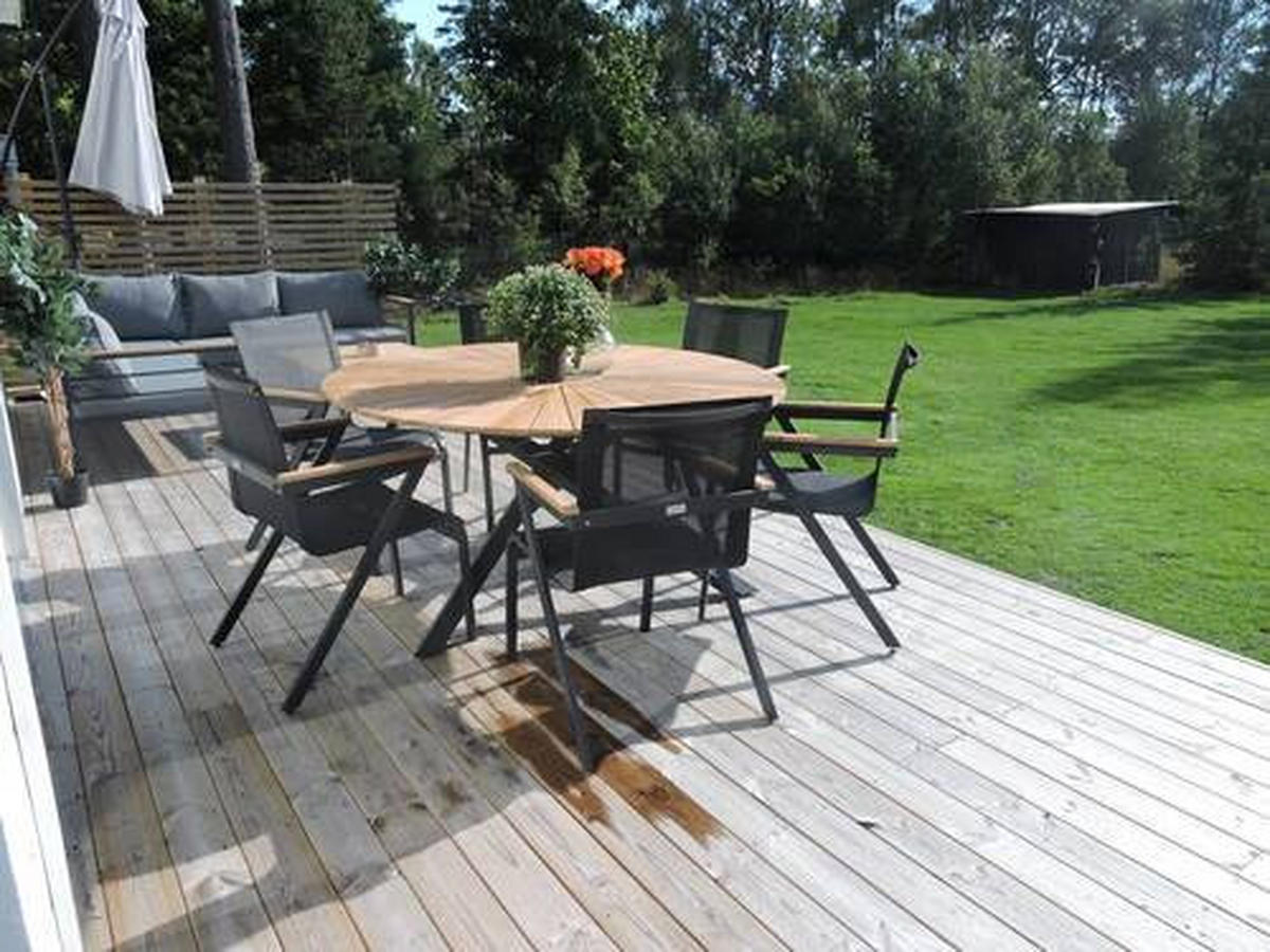 UTEBORD metall, trä ja rund  - svart/naturfärgad, Basics, metall/trä (140/140/75cm) - Gardenson