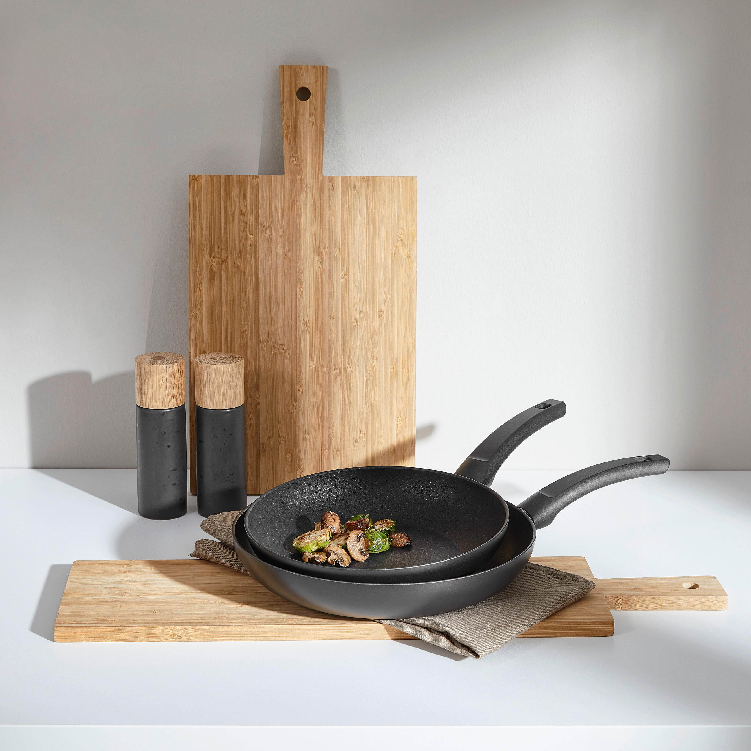 Thumbnail - Berndes Pfannenset Turino, Schwarz, Metall, 2-teilig, ergonomischer Griff, Kochen, Pfannen, Pfannensets