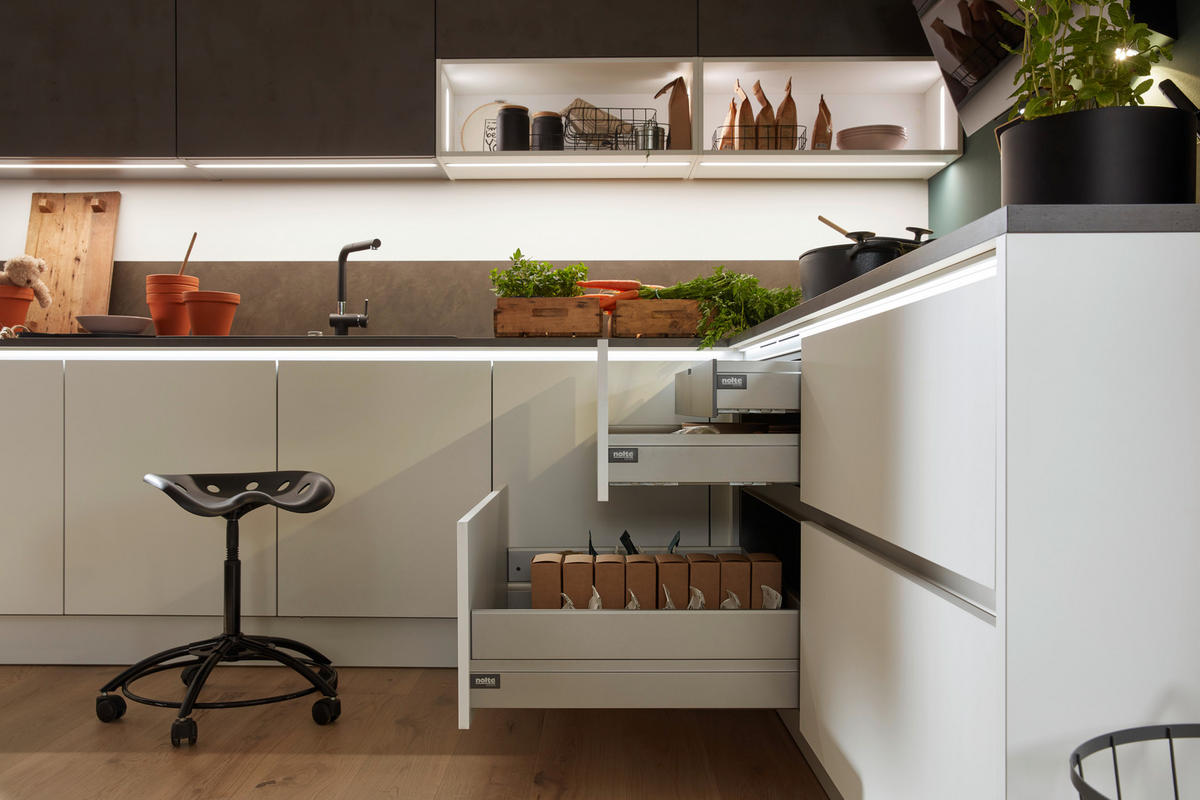 KUCHYNĚ NA MÍRU DK613 - šedá/bílá, Design, kompozitní dřevo/kámen - Dieter Knoll