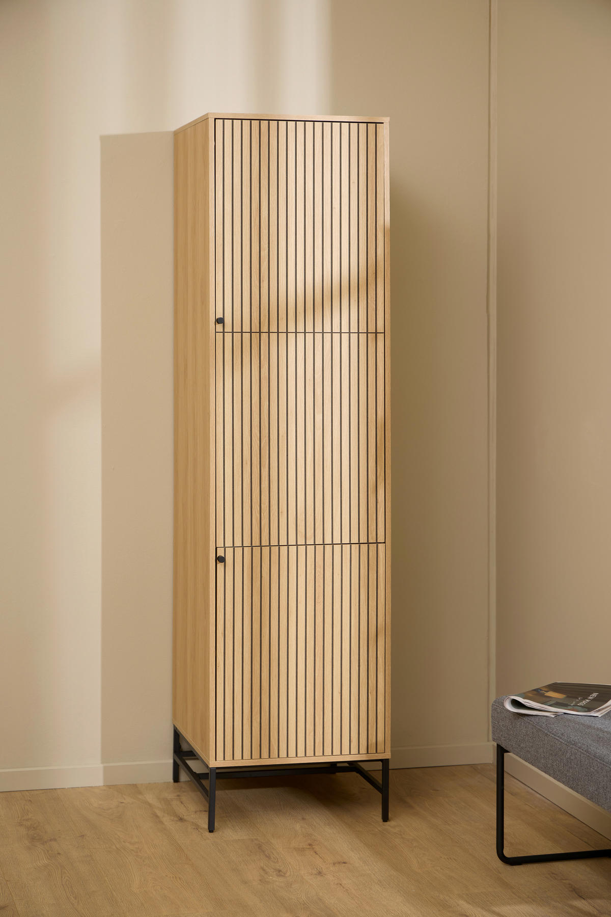 OMARA S KLASIČNIMI VRATI, furnirano hrast naravne barve, črna  - črna/naravne barve, Design, kovina/leseni material (51,1/200/60cm) - MID.YOU
