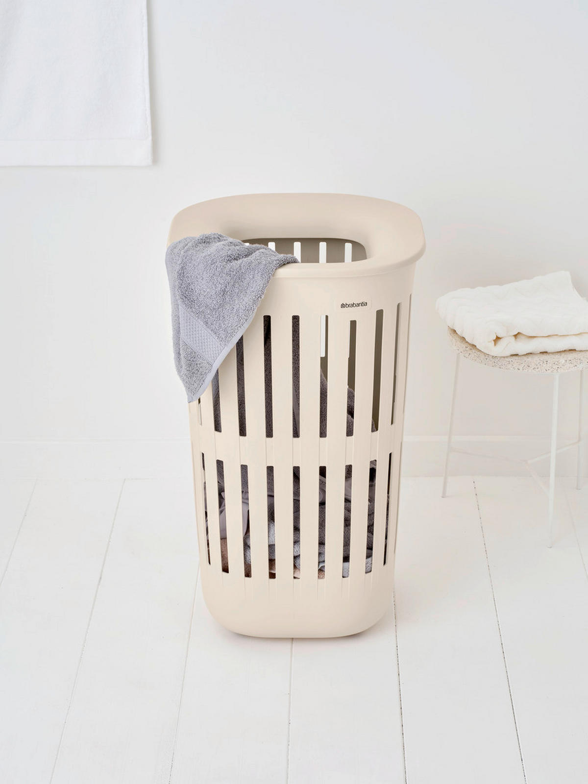 KOŠARA ZA PERILO - bež, Basics, umetna masa (38,2/38,2/64,3cm) - Brabantia