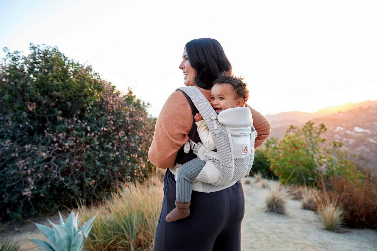 KENGUR NOSILJKA  Omni Breeze  - svetlosiva, Osnovno, tekstil (0,7kg) - Ergo Baby