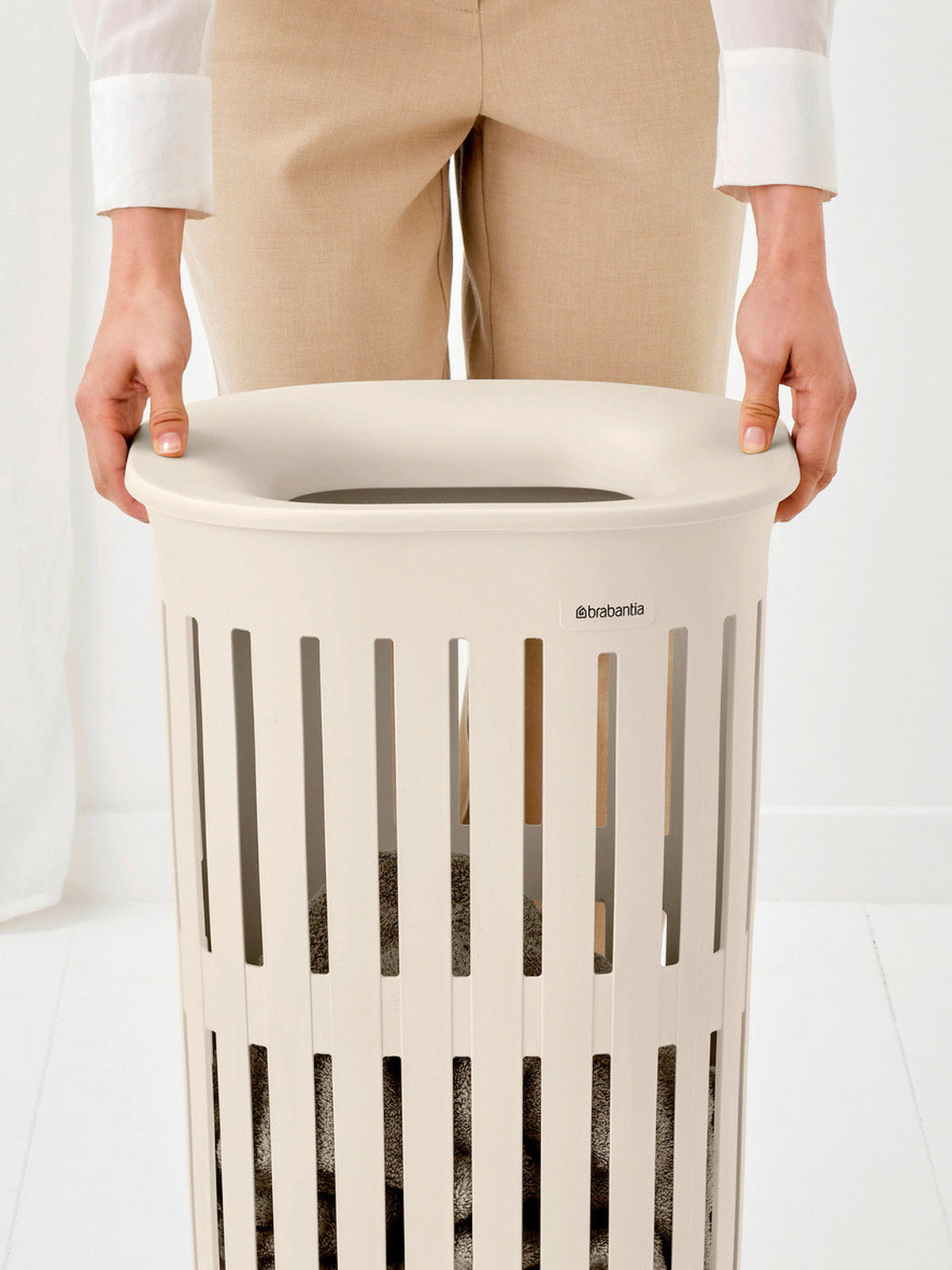 KOŠARA ZA PERILO - bež, Basics, umetna masa (38.2/38.2/77,9cm) - Brabantia
