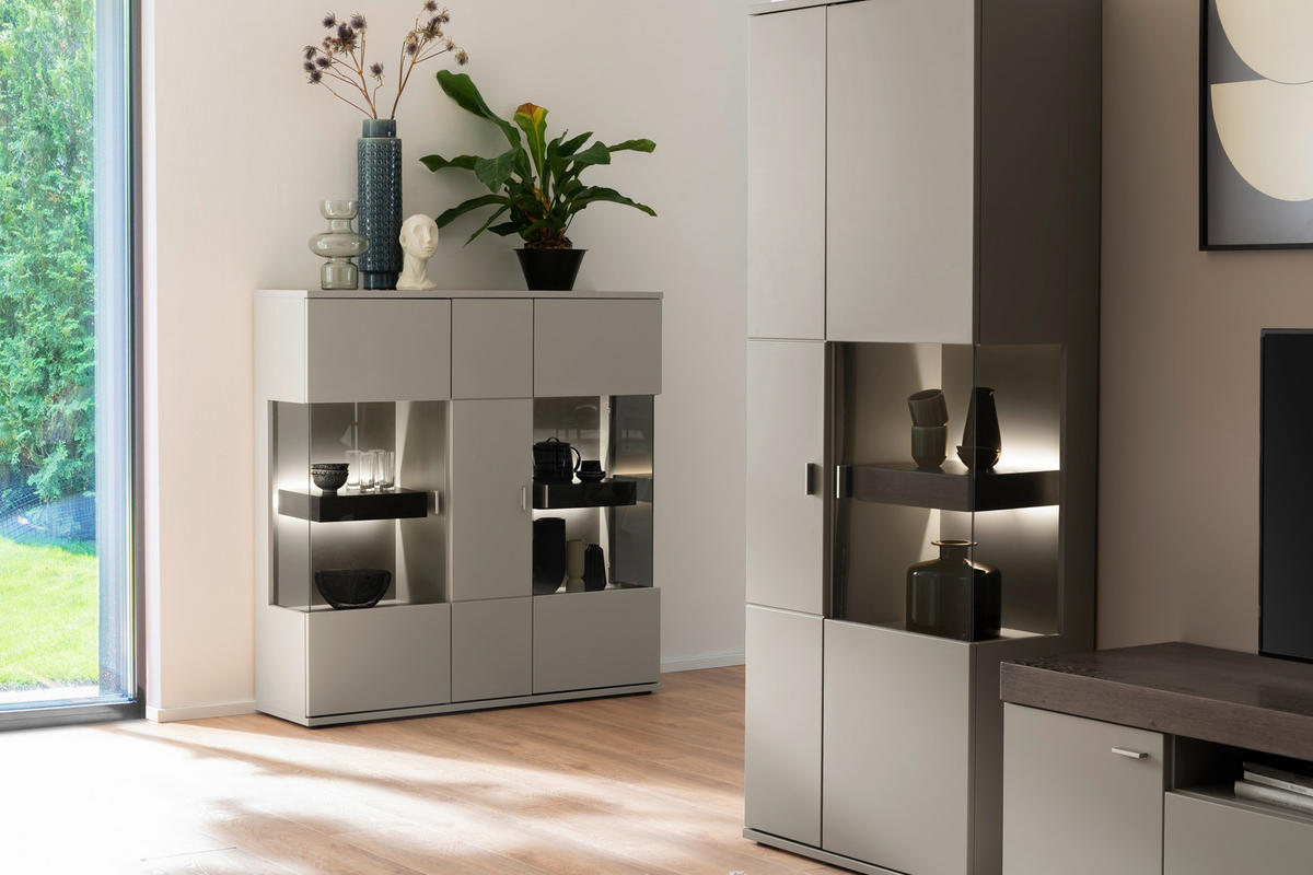 FÉLMAGAS SZEKRÉNY 130/134/37 cm  - tölgyfa színű/nikkelszínű, Design, faalapú anyag/Üveg (130/134/37cm) - Novel