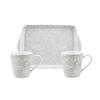 Ett kaffemugg set som består av två muggar som är tillverkade av porslin och en bricka