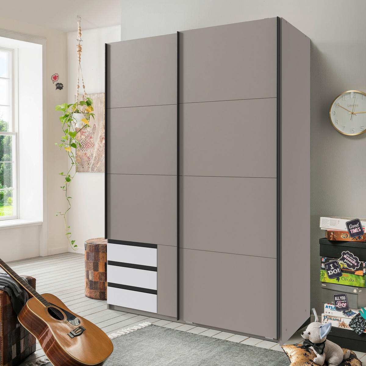 SCHWEBETÜRENSCHRANK  in Grau, Weiß, Sahara  - Schwarz/Weiß, Design, Holzwerkstoff/Metall (135/198/65cm) - Carryhome