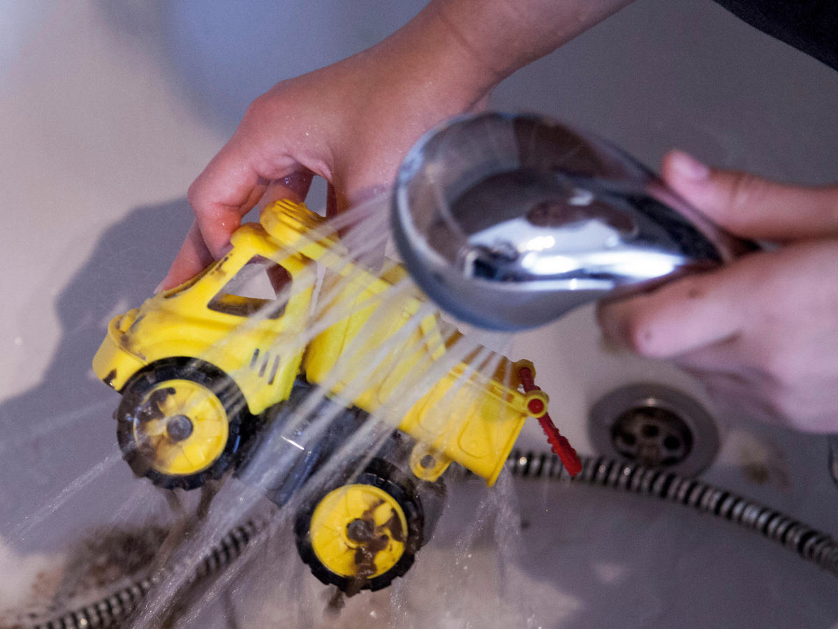 AUTÍČKO - HRAČKA - černá/žlutá, Basics, plast (25/11/14cm) - Simba