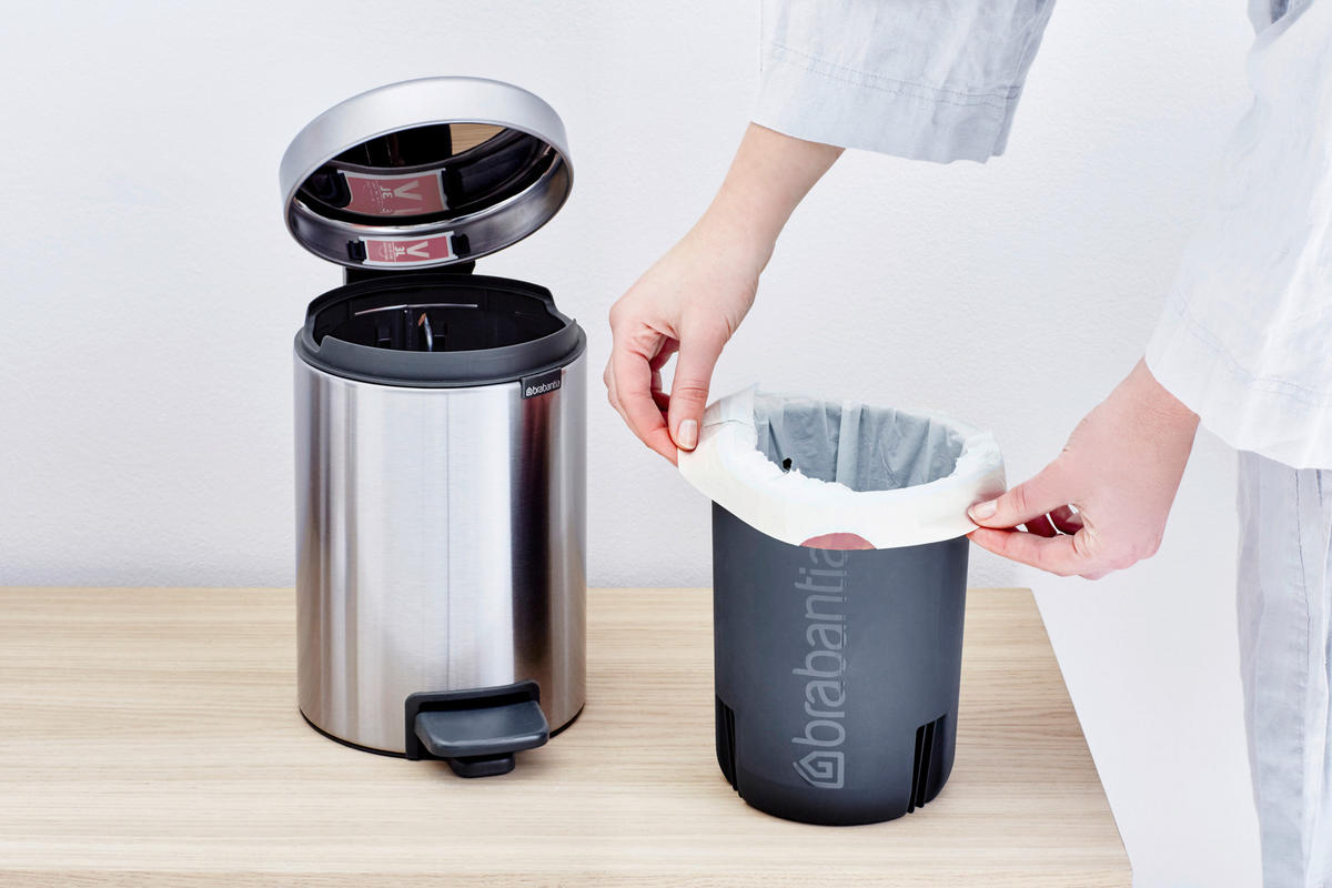 PEDÁLOS SZEMETES 3 l  - ezüst/fekete, Basics, műanyag/fém (3l) - Brabantia