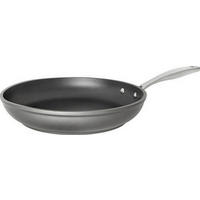 PANVICA NA SMAŽENIE  nepriľnavý povrch ILAG®  28 cm  - čierna/farba ušľachtilej ocele, Basics, kov (28cm) - Homeware Profession.