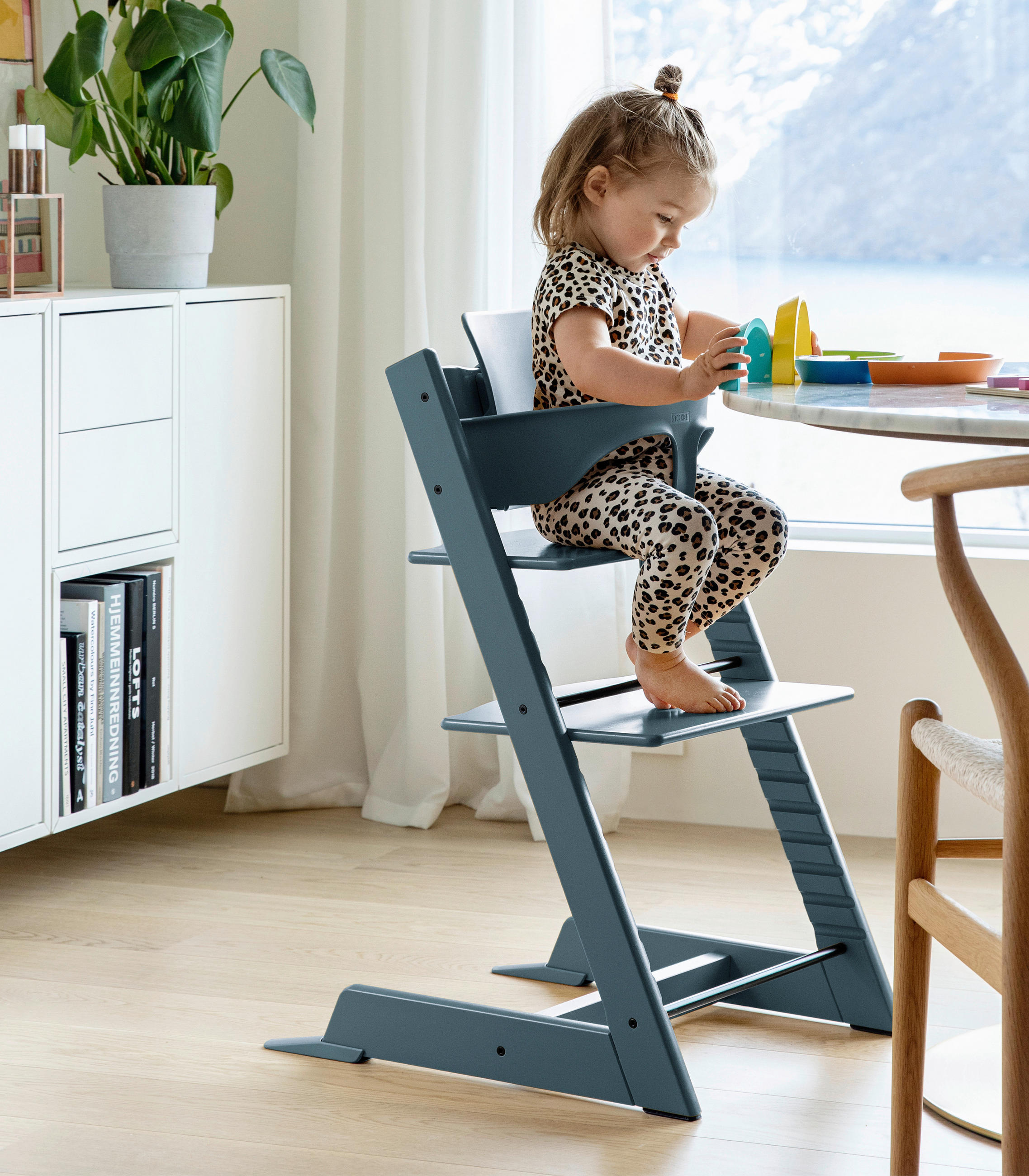 HRANILICA Tripp Trapp - tamno plava, Basics, drvo (46/79/49cm) - Stokke
