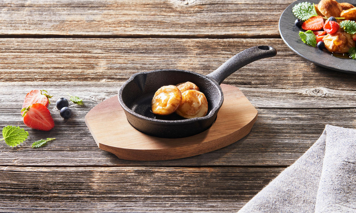 PÁNEV NA SMAŽENÍ   - černá/přírodní barvy, Basics, kov/dřevo (22,5/12,8/3cm) - Homeware Profession.