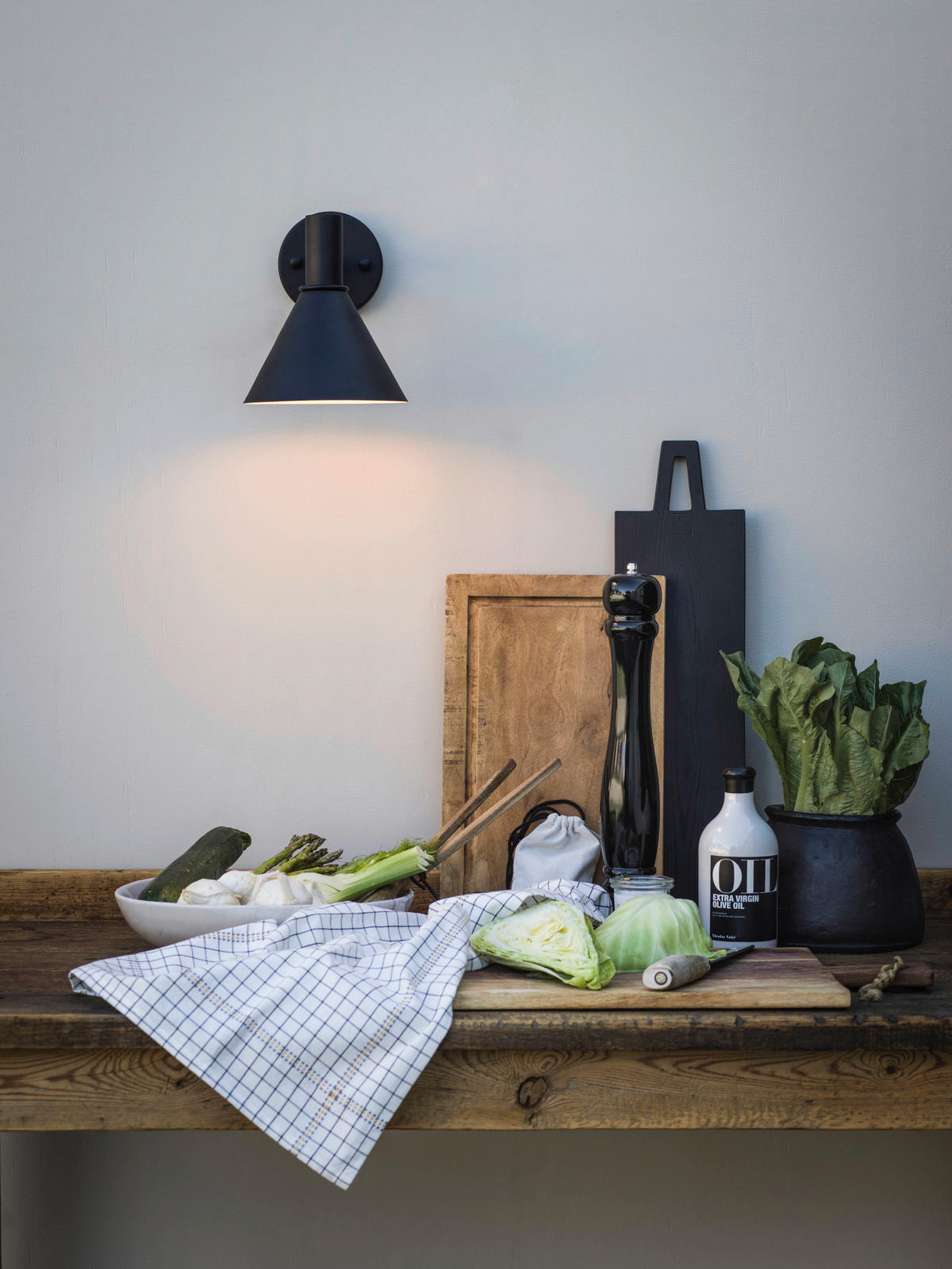 VÄGGLAMPA UTOMHUS - svart, Basics, metall (30/18/20cm)