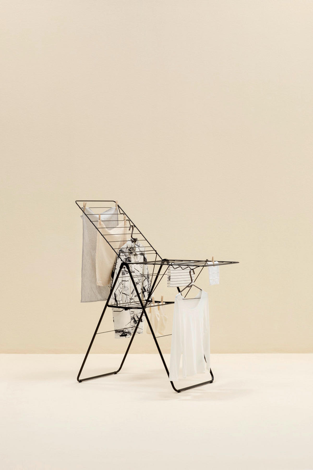 STALAK ZA SUŠENJE RUBLJA - crna, Basics, metal (59.2/98.4/5cm) - Brabantia