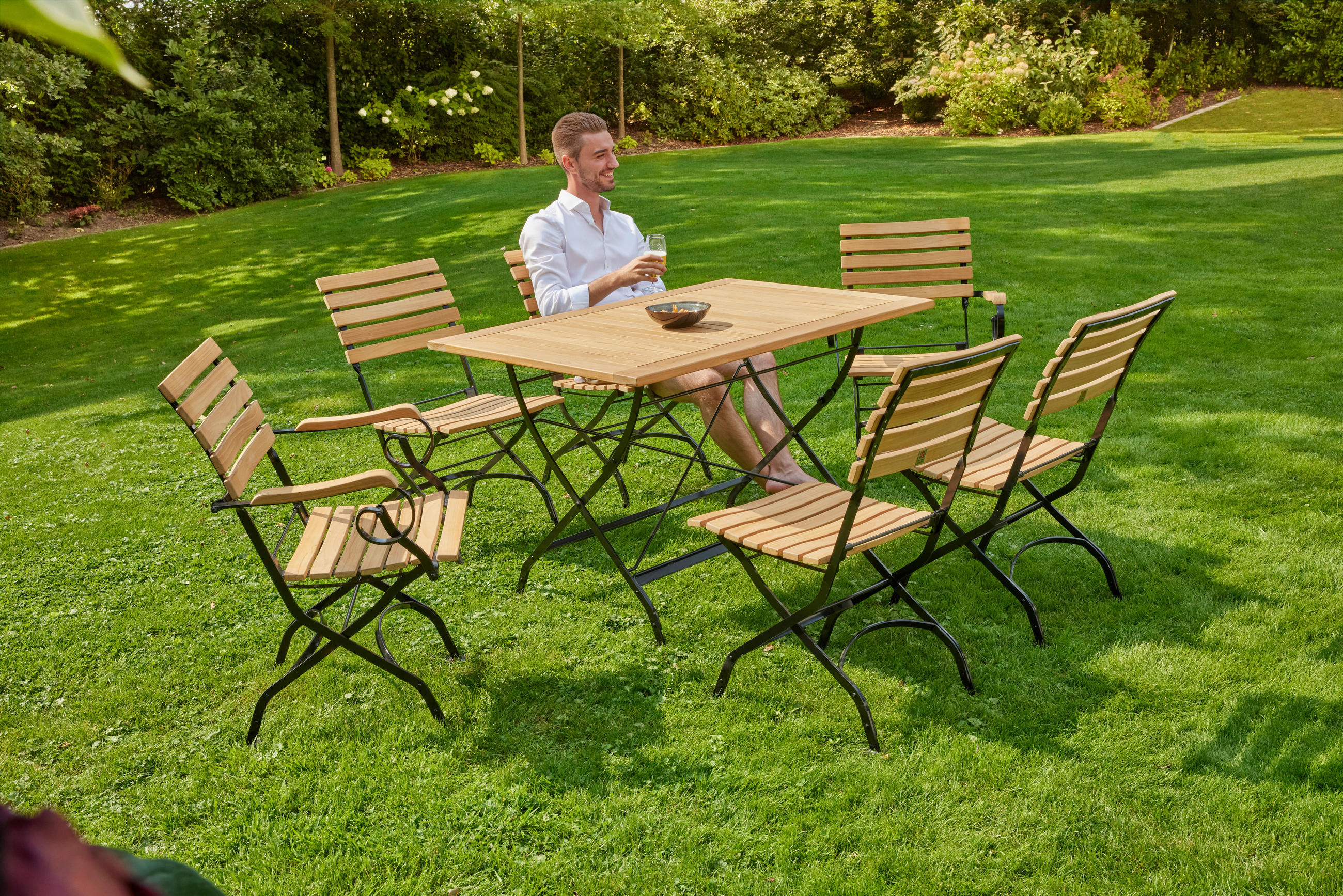 GARTENKLAPPSTUHL Teakholz Stahl Schwarz, Teakfarben  - Schwarz/Teakfarben, ROMANTIK / LANDHAUS, Holz/Metall (46/59/86,5cm) - Ambia Garden