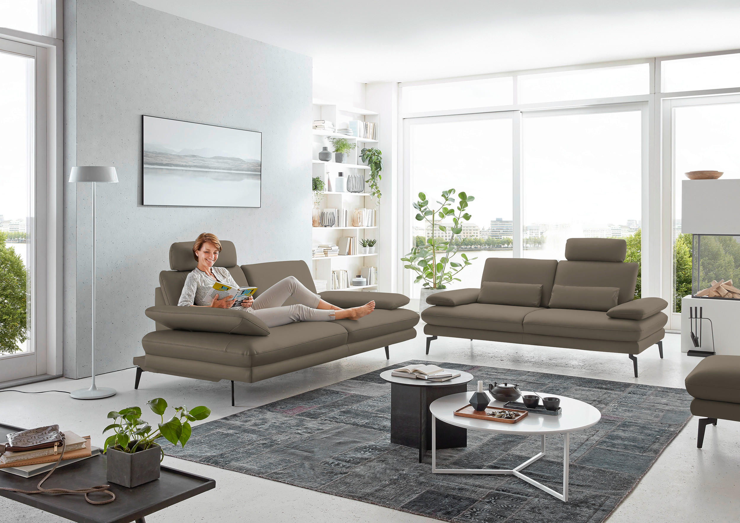 2,5-SITZER in Leder Greige  - Greige/Schwarz, Design, Leder/Metall (196/86/104cm) - Dieter Knoll