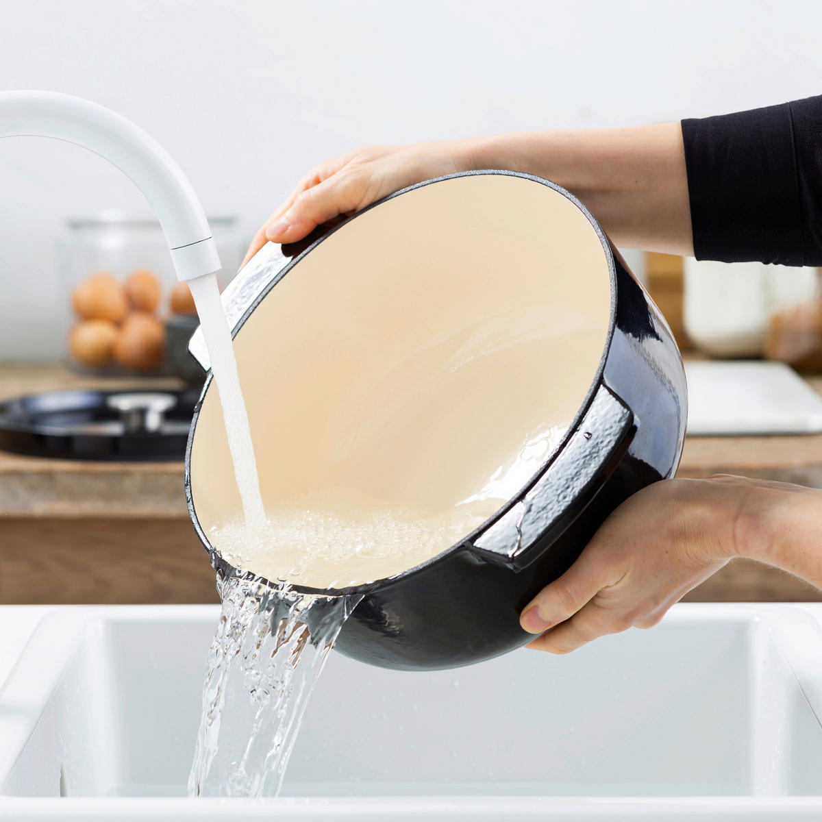 BRÄTER Cast Iron  - Creme/Schwarz, Basics, Metall (5.6l) - Kitchenaid