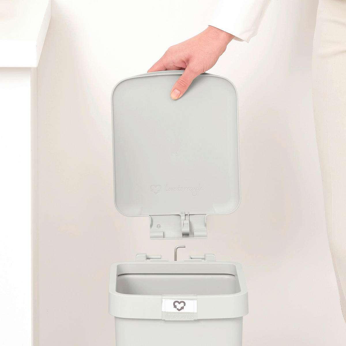 KOŠ ZA SMETI - bela, Basics, umetna masa (20.3/38.1/26.5cm) - Brabantia