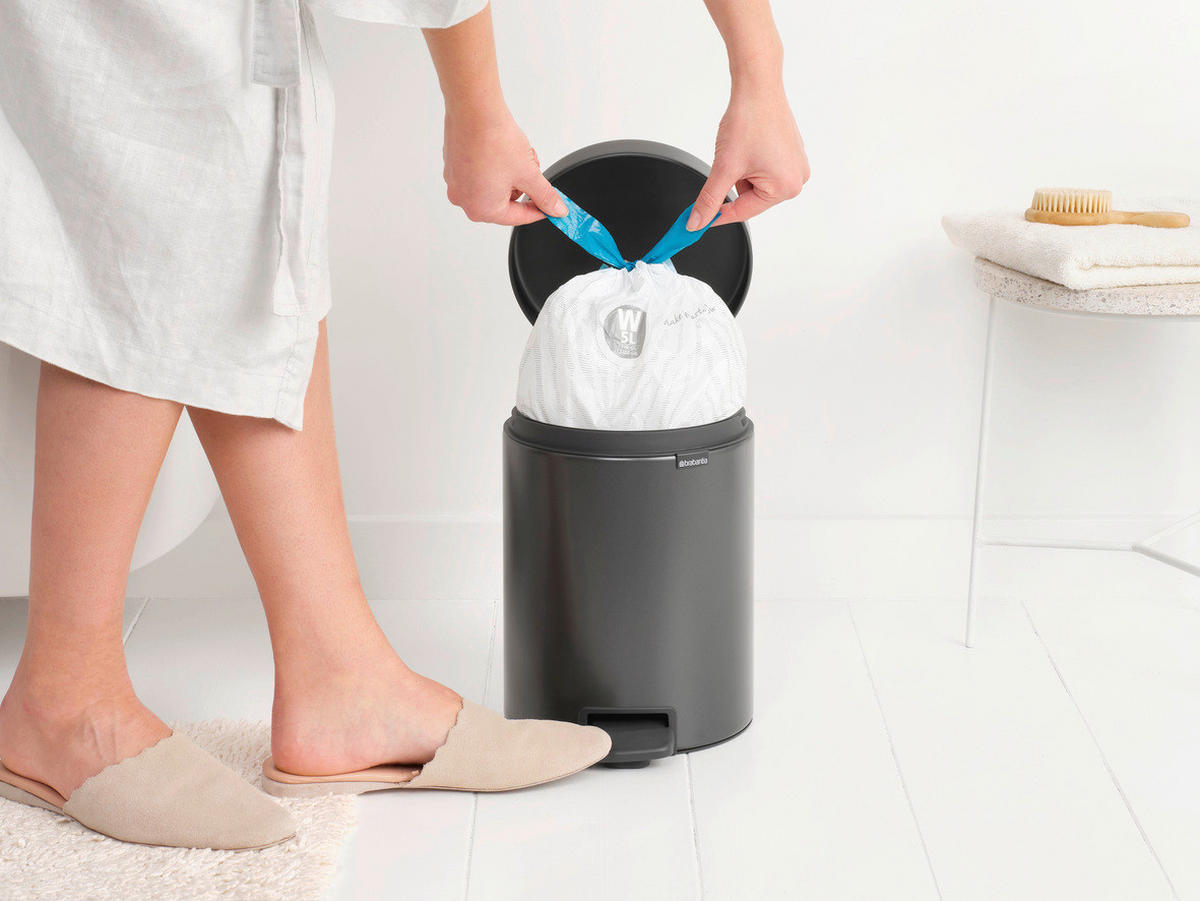 KOŠ S NOŽNOM PAPUČICOM  5 l  New Icon  - tamno siva/antracit, Basics, metal/plastika (20.5/29.1/27.2cm) - Brabantia