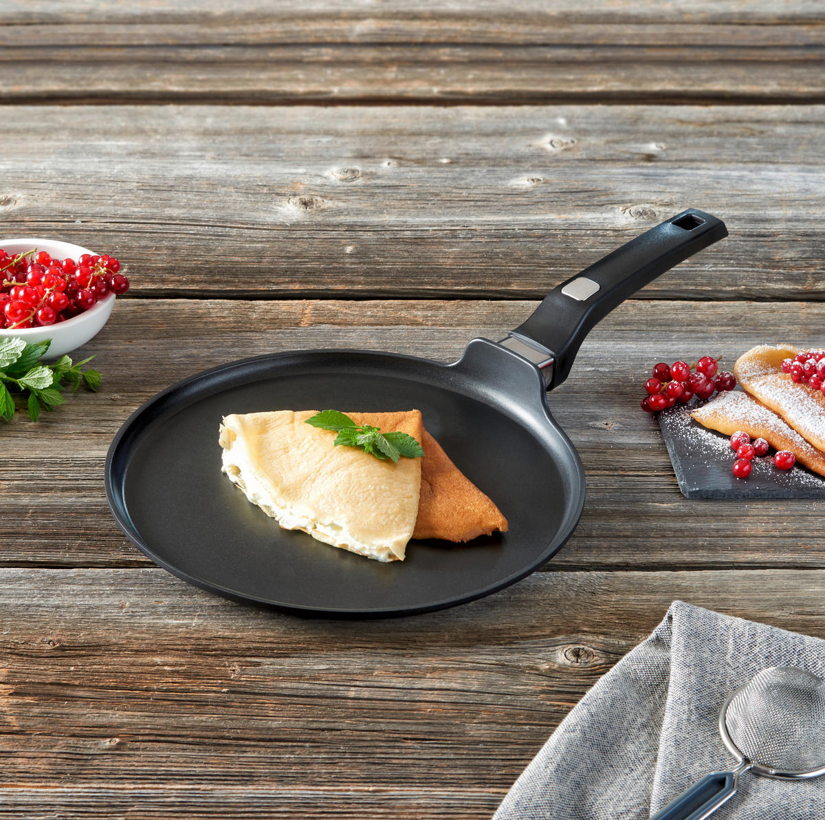TIGANJ ZA TANKE PALAČINKE  28 cm     - boja nerđajućeg čelika/crna, Osnovno, metal/plastika (28cm) - Homeware Profession.