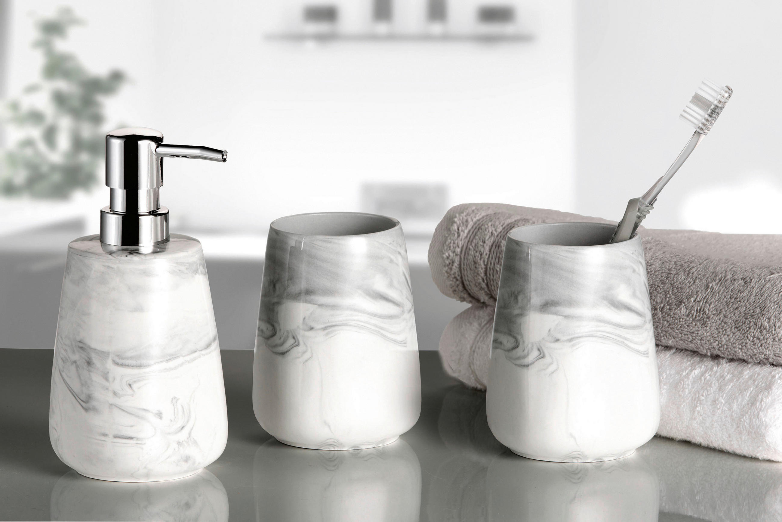 GARNITURA TOALETNE ČETKE  bijela  keramika  MARBLE  - bijela/boje kroma, Basics, plastika/keramika (13,5/41,5cm) - Kleine Wolke